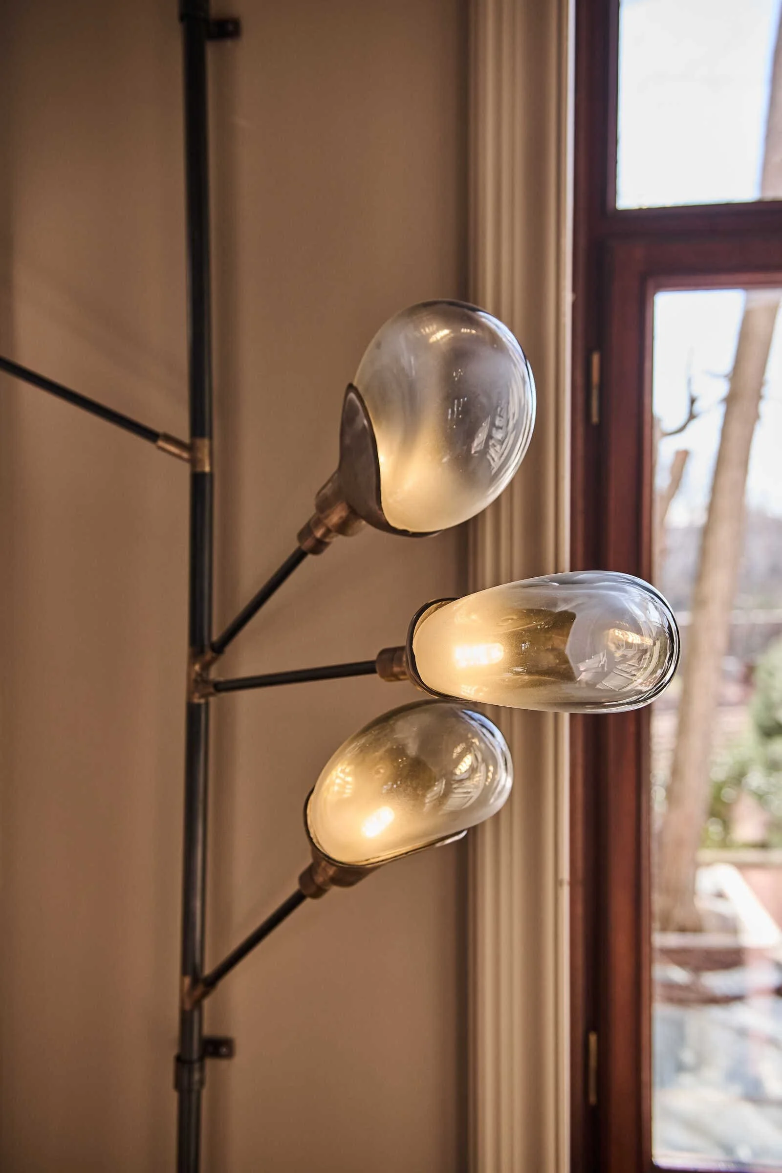 Glass artwork by Feleksan Onar highlighting transparency and craft