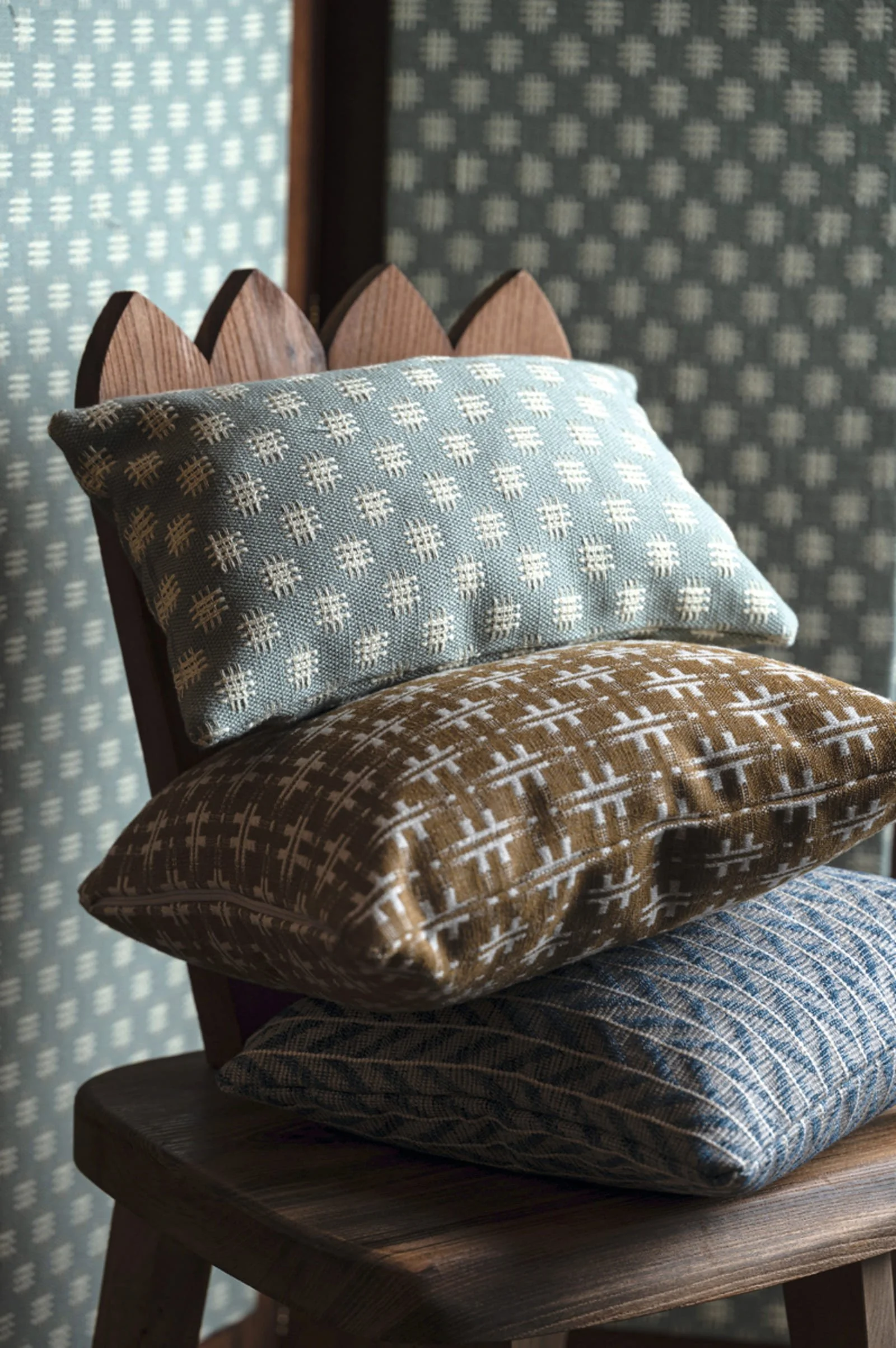 Close-up of Élitis textile surface highlighting weave, texture and material depth in contemporary fabric design