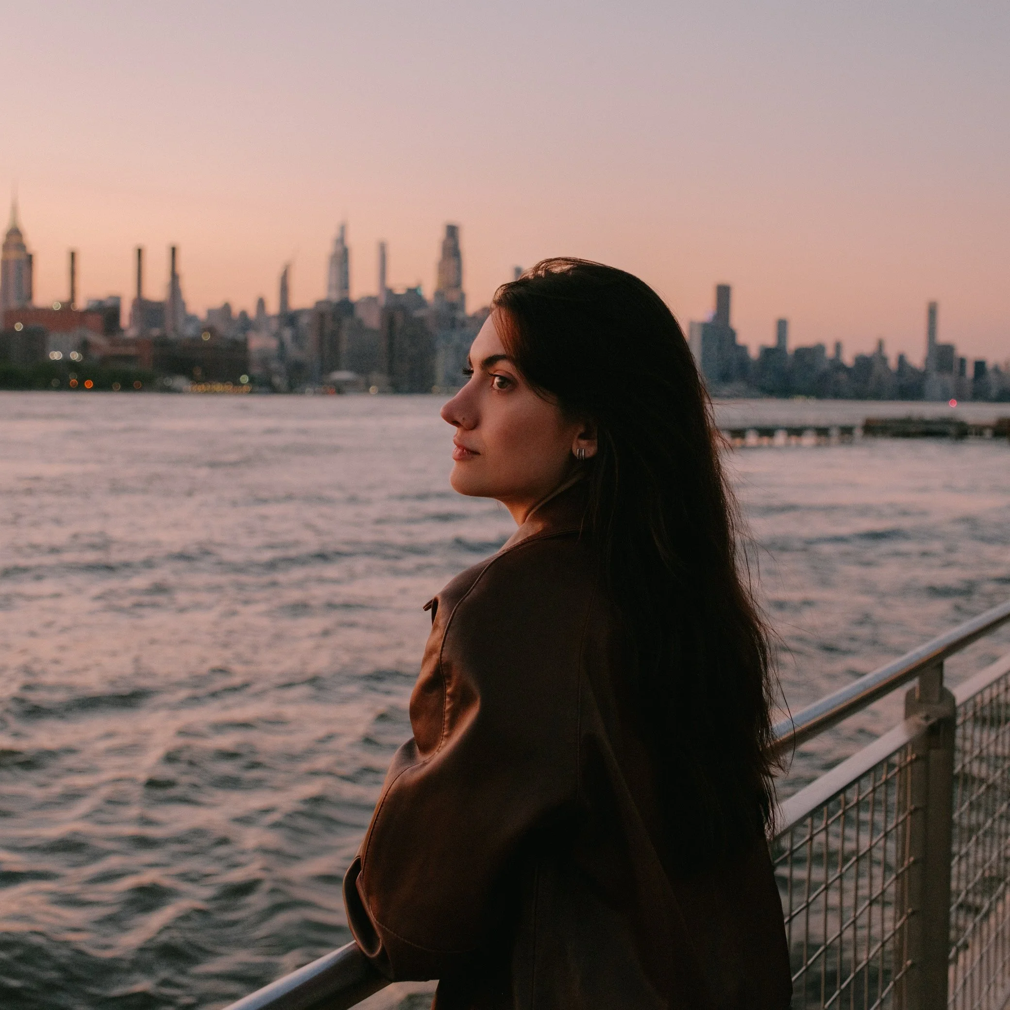 Portrait of photographer and videographer Isabela Mayer.