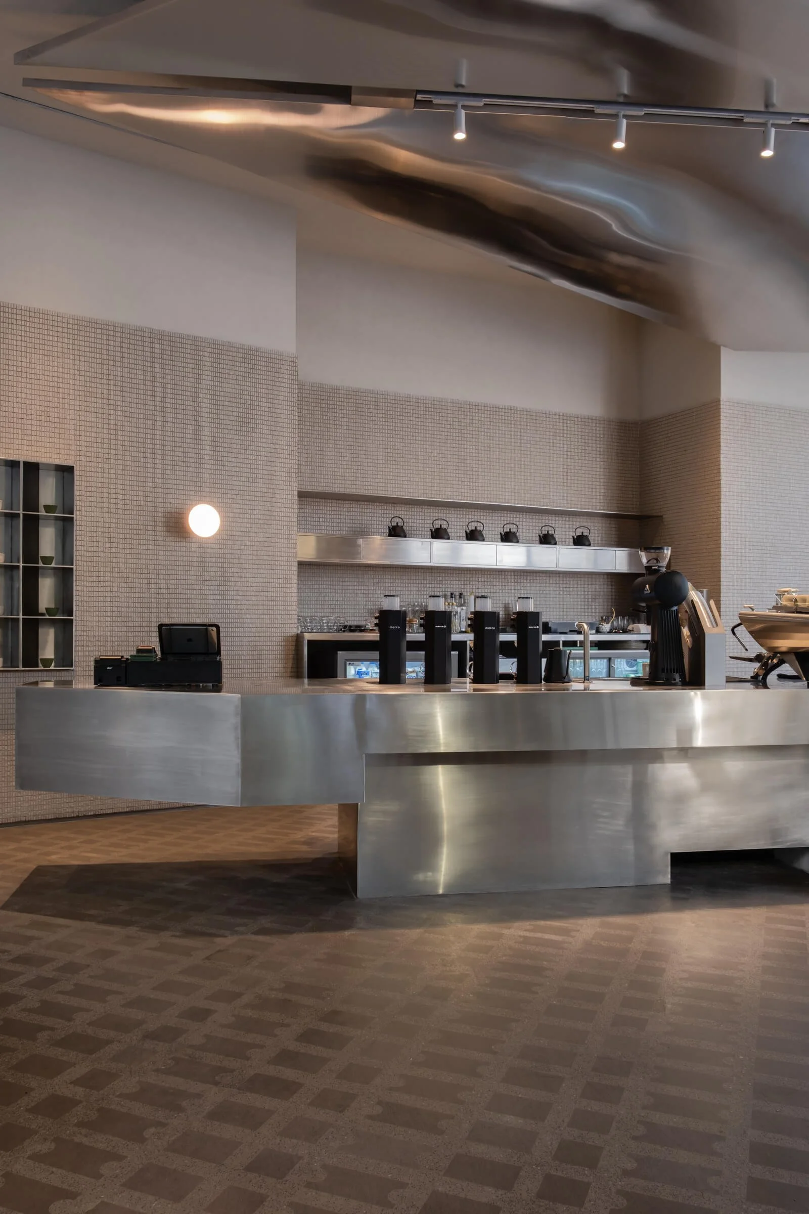 Interior architecture by Studio Dua Abukhalaf with expressive material palette