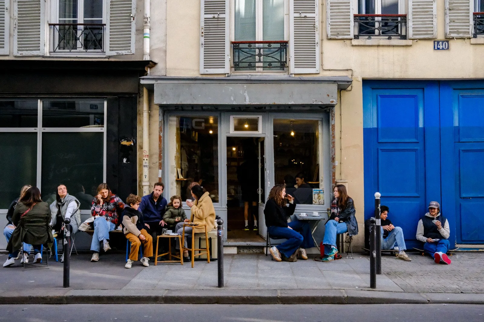 Open café concept with seamless indoor outdoor connection