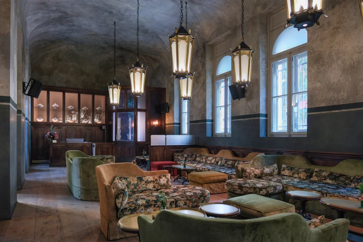 Warmly lit contemporary dining room at Sogni restaurant in Milan