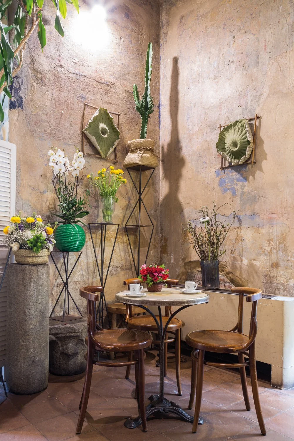 Floral-filled interior of Fioraio Bianchi Caffè in Brera, Milan