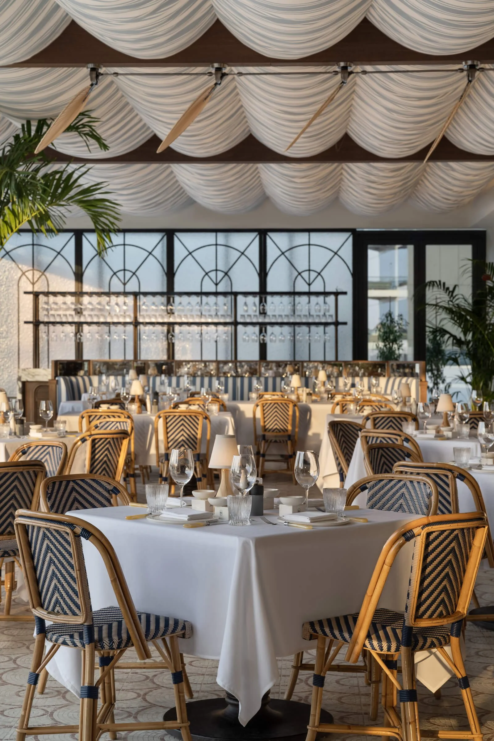 Ristorante Loren luxury design with atmospheric lighting