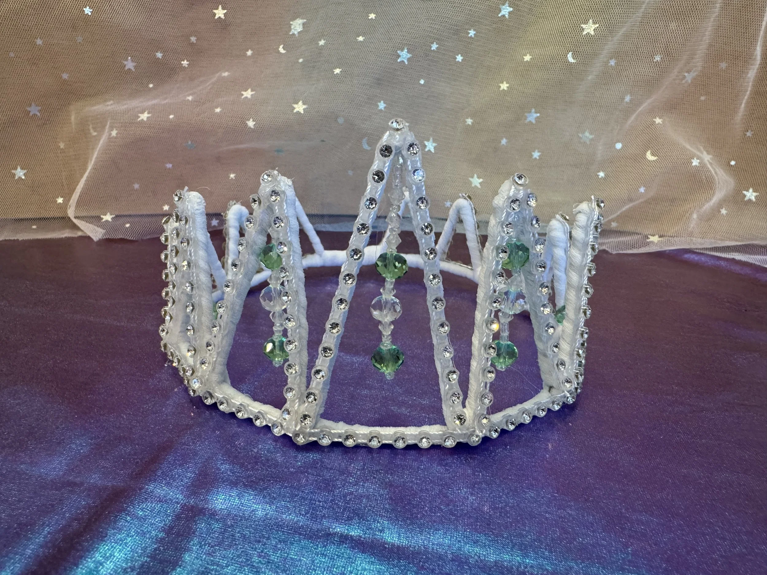 Rhinestone with light green crystal