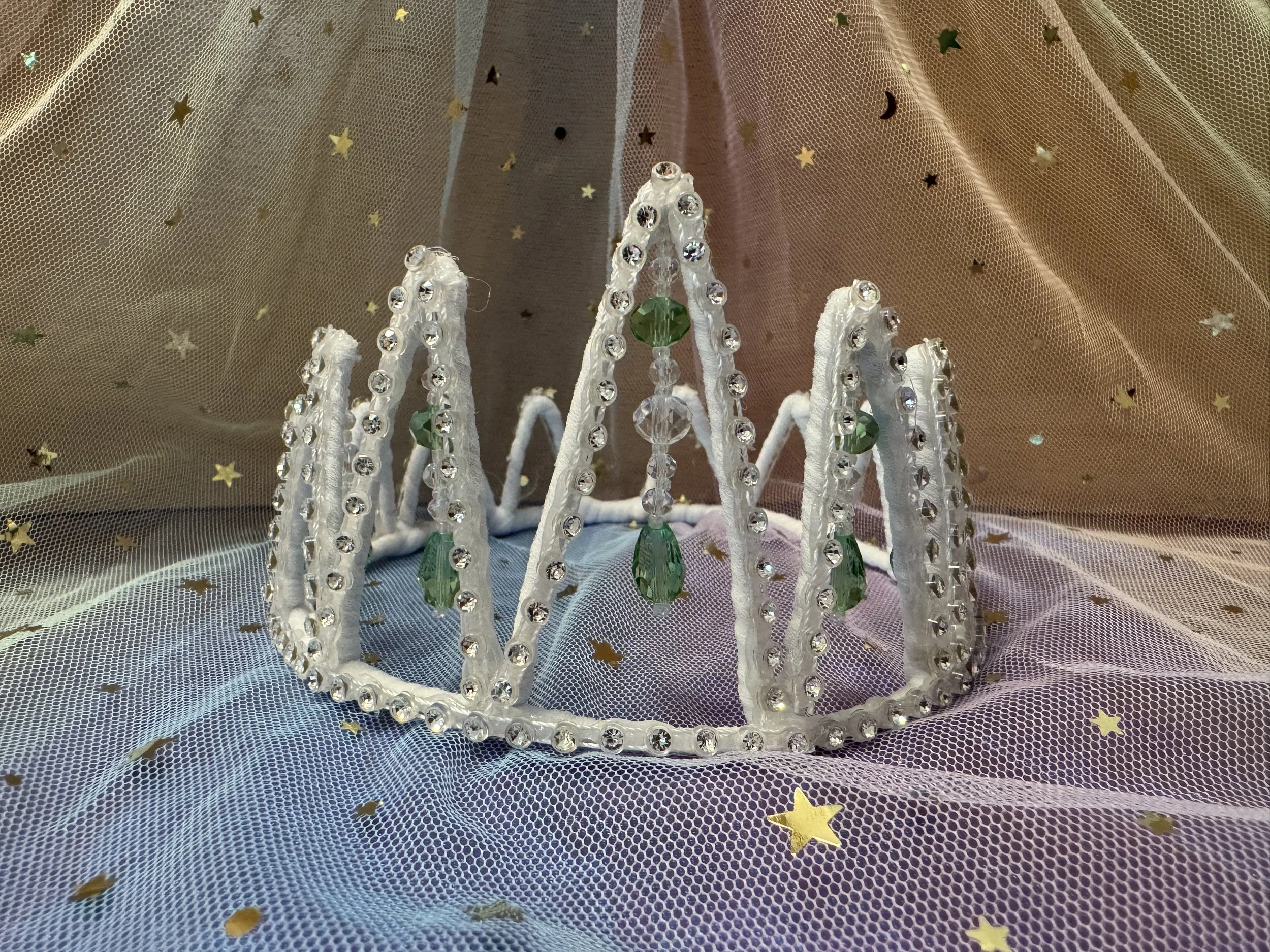 Crown with rhinestone with green and clear crystal beads