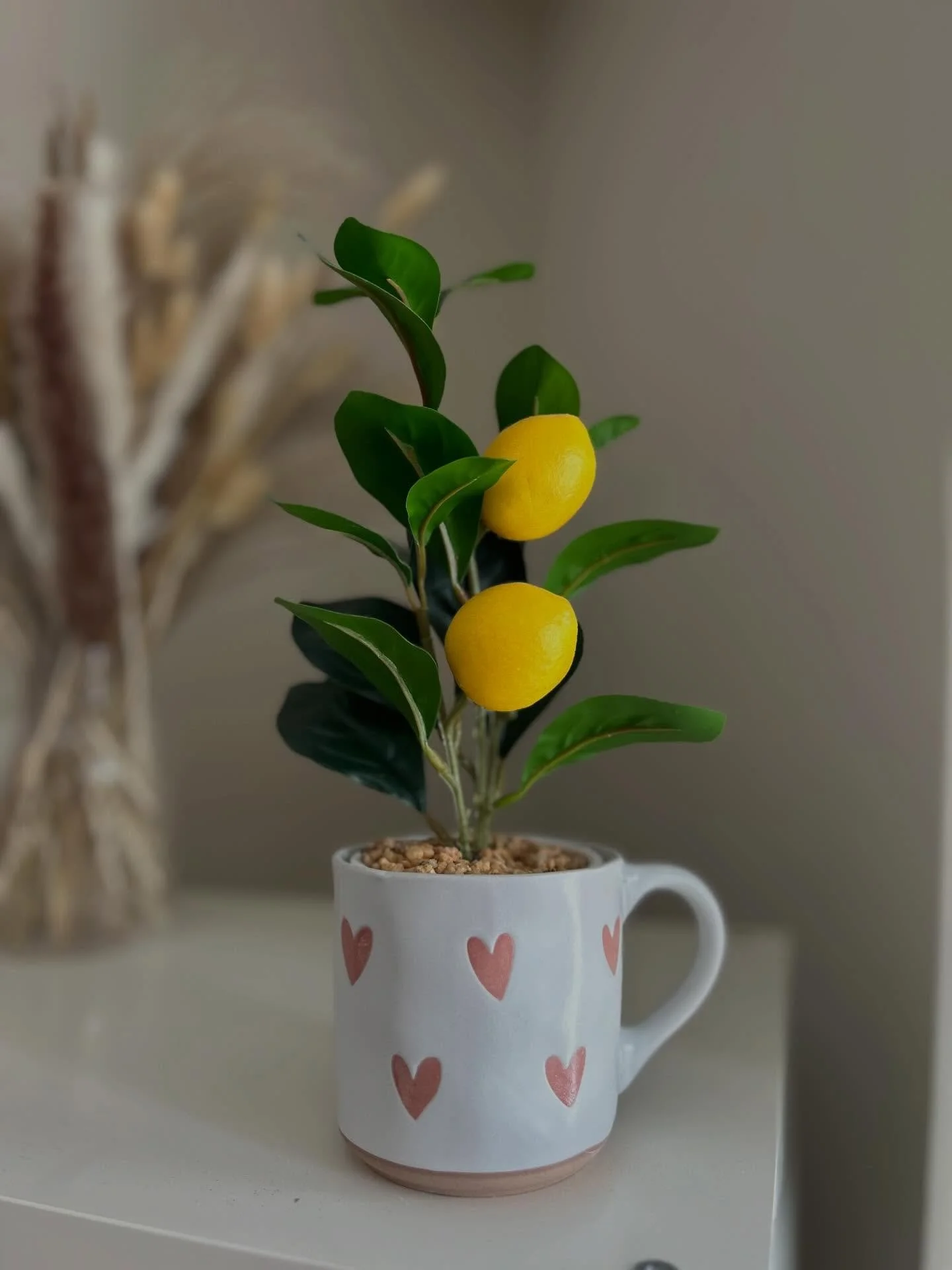 Ok these aren&rsquo;t real lemons but aren&rsquo;t they super cute? ☺️ 🍋 

Because I talk about it so much, most of you already know that the sugar paste I use is made with 3 ingredients.  Sugar 🍯, water 💧 and lemon juice 🍋. 

A question that cli