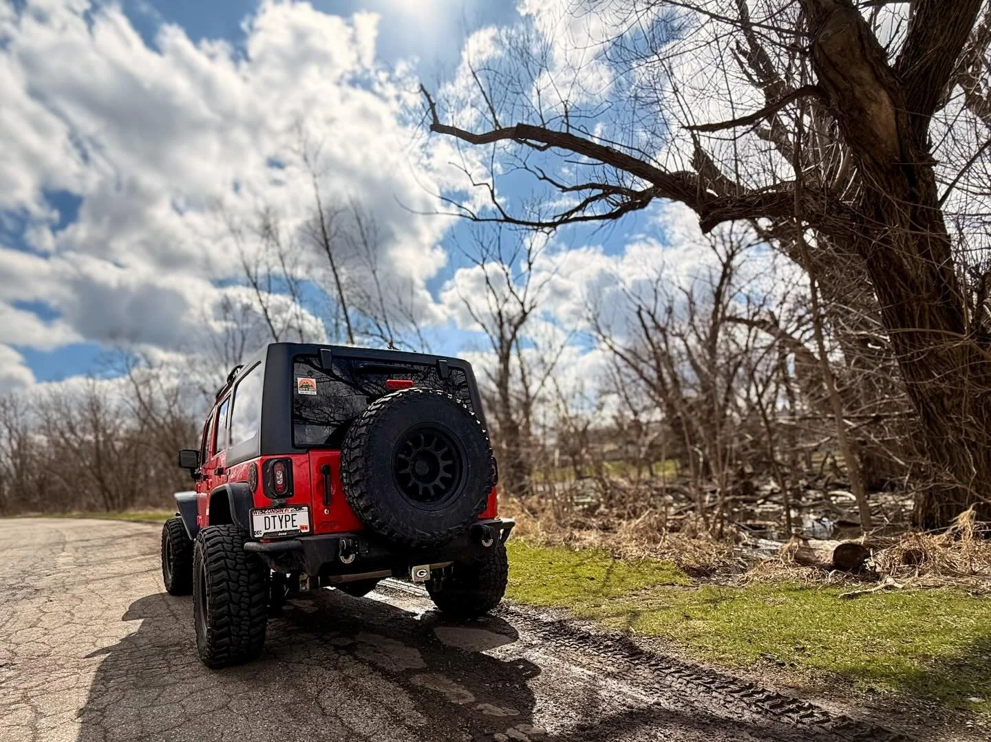 Happy Tushy Tuesday all!  It might be cold out but at least sunny.
#jeep #jeepwranglerunlimited #tushytuesday🍑 #sunny t#tuesdayvibes
