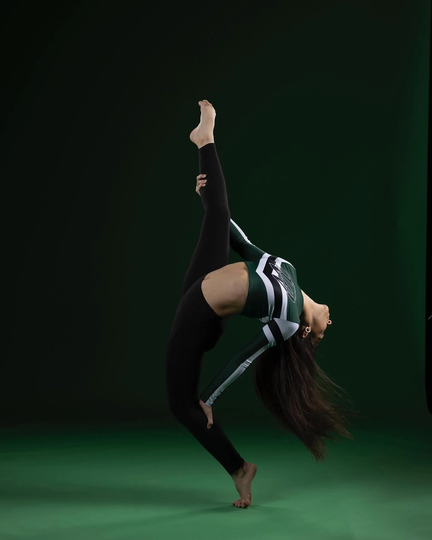 Step by step, frame by frame, telling stories through the language of movement. 📷📖 
.
.
💃🏻: @emiliemonterreyy
.
.
#photography #dancephotography #dancer #miamidancer #miami #dancephotographer