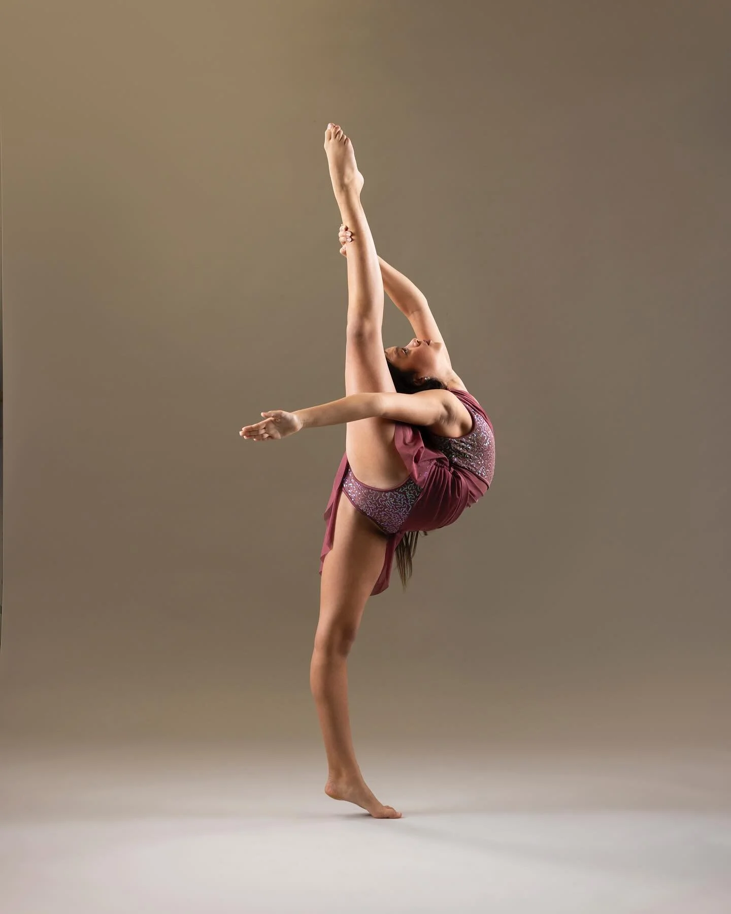 Freezing moments that transcend time, showcasing the artistry of dance. 🕰️ 
.
.
💃🏻: @Valentina_heredia 
.
.
#dancer #miamidancer #dancelife #photographer #miami #miamiphotographer #dancephotography #dancephotographer