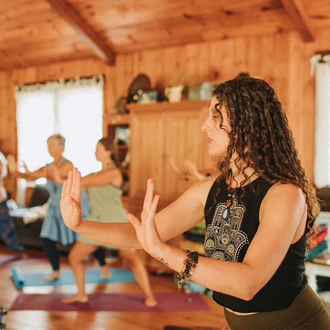 ☯️ Meet Your Fireflies Guide: Sarah Karp of Qigong Health & Wellness ☯️
We’re continuing our Fireflies Retreat spotlight series with the radiant Sarah Karp, a Certified Master of Medical Qigong and founder of Qigong Health & Wellness,