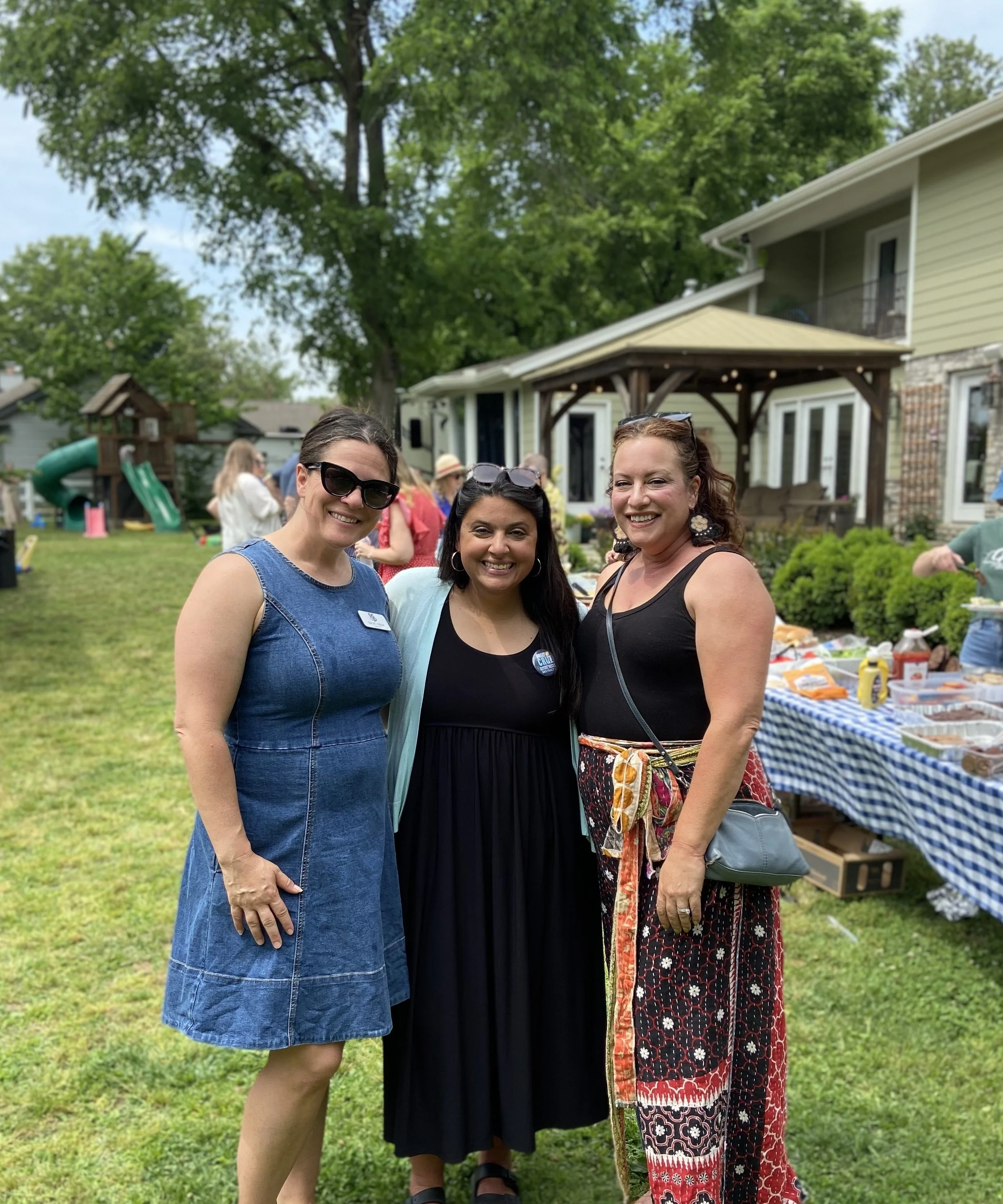 Amanda with fellow candidates Holly Cruz and Sarah Hilton