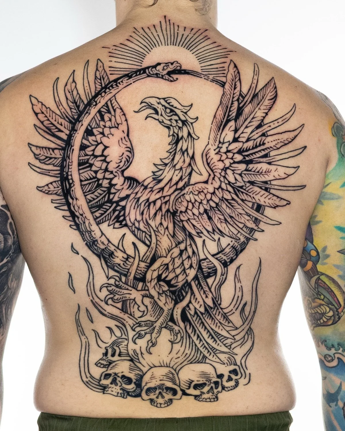 Ave F&eacute;nix con Ouroboros para Ronny #engravingtattoo #fenixtattoo @engraverstattoos