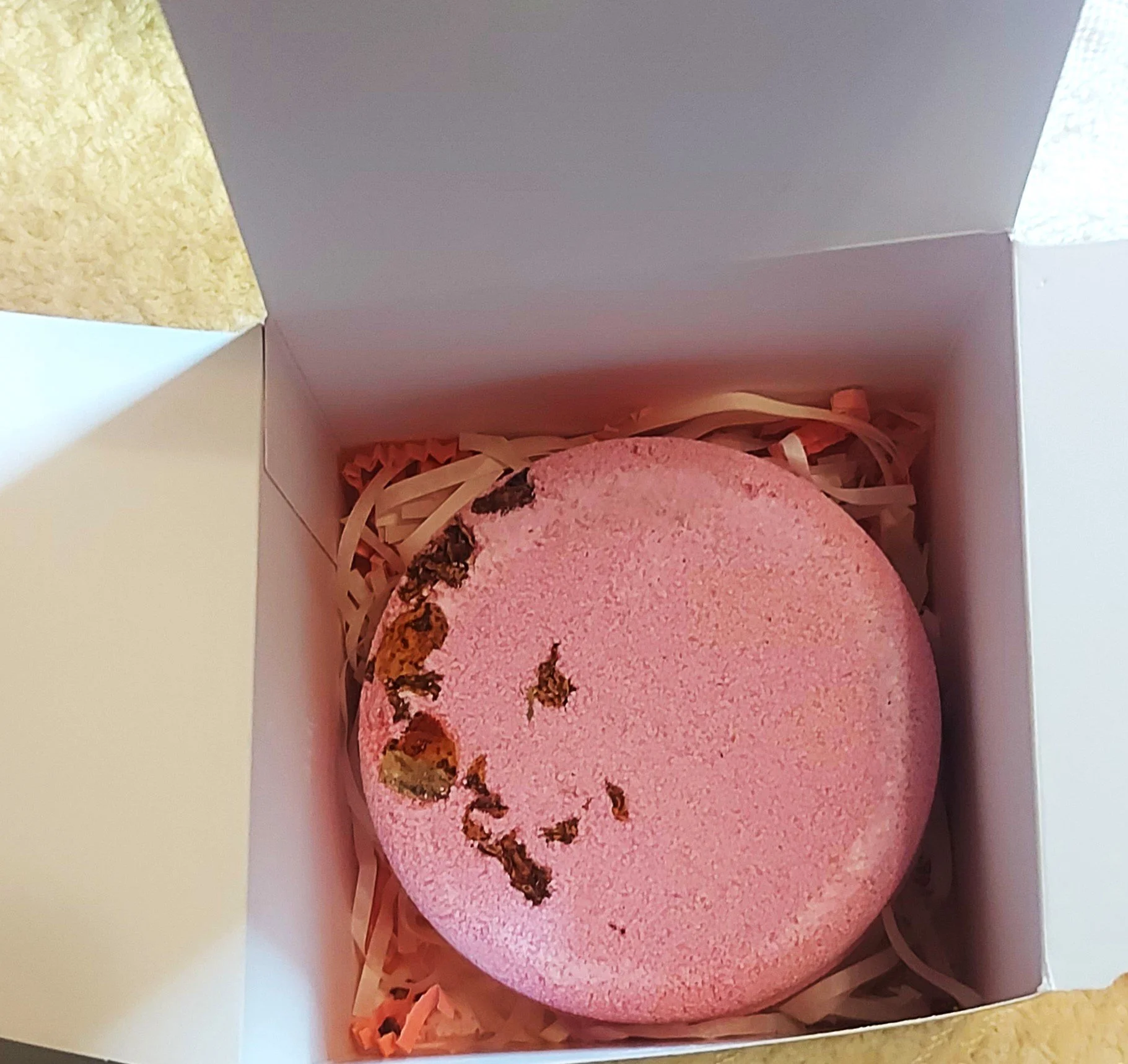 Fizzy rose petals bath bomb.jpg