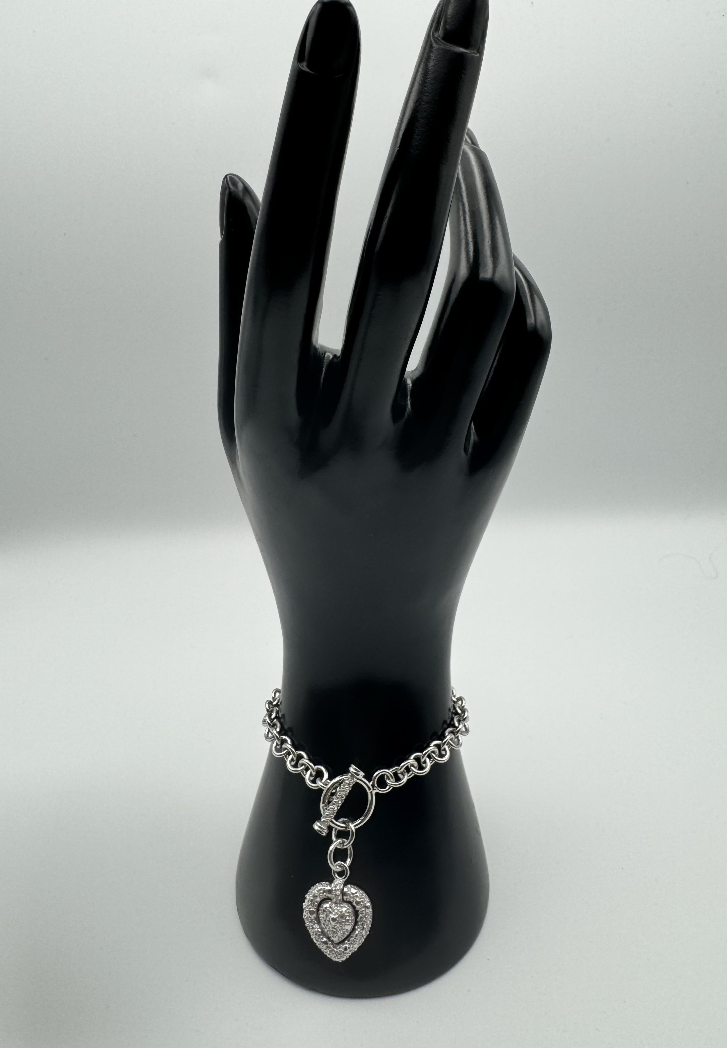 Adjustable heart bracelet