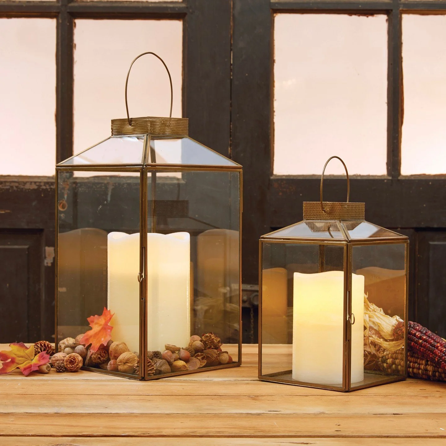 Candlelight is our favorite way to add instant cozy vibes to any space in your home! 🕯🌾

Make them the centerpiece of a tablescape, or scatter throughout your home for a cohesive yet dimensional look. 🍂

Featured pieces:
🌾 Brass Lanterns in Large