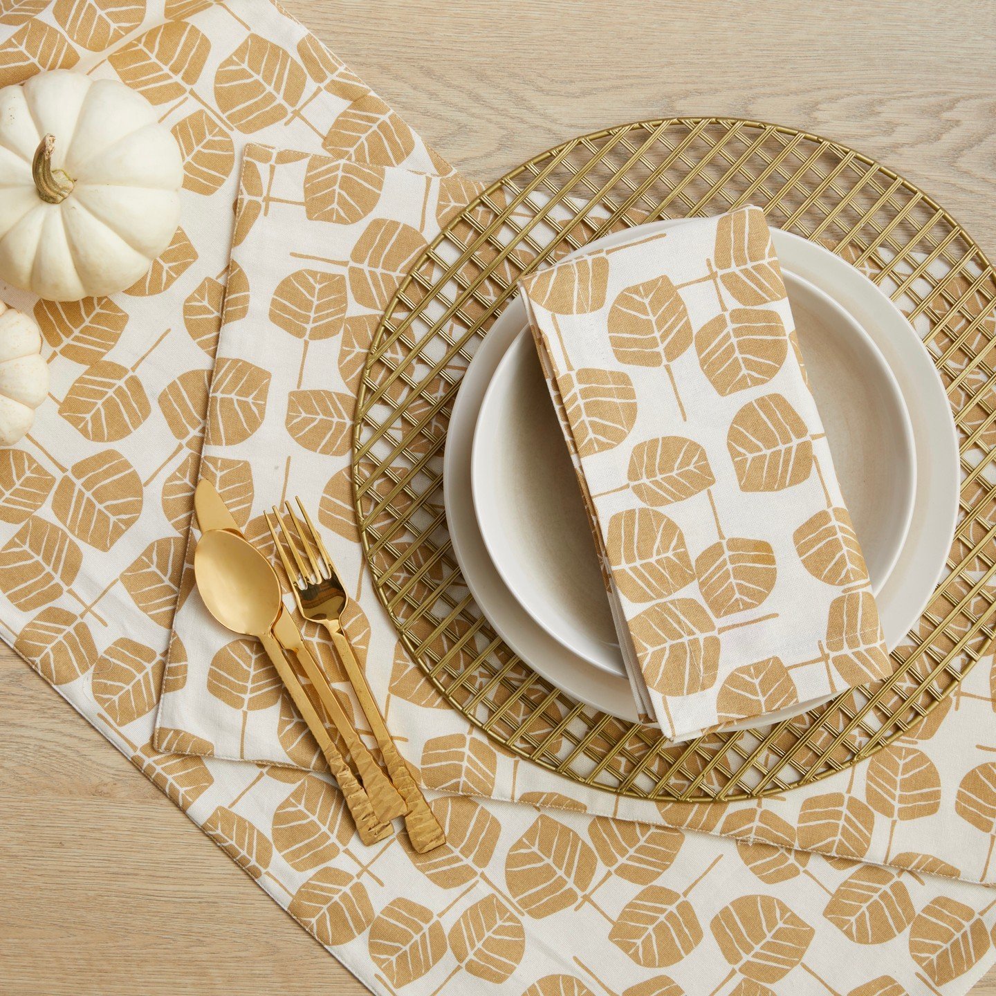 Golden elegance in a tablescape. 💫

Our Mirrored Leaves and Trax collections were made with the golden days of fall in mind, and we love how easy it is to create a cohesive tablescape with these gorgeous pieces! 🤍

Featured pieces:
💫 Mirrored Leav
