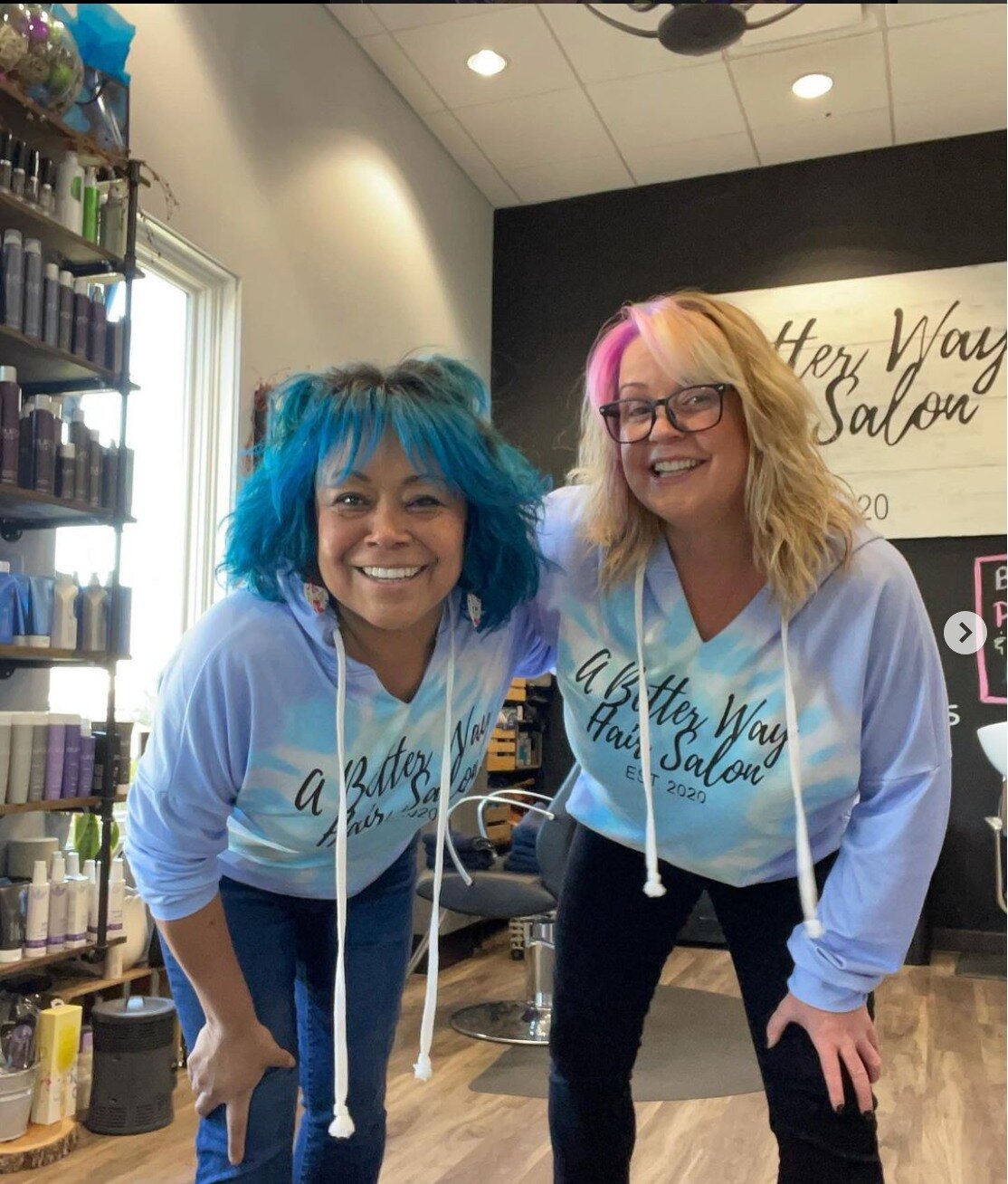 Happy National Mom and Pop Business Owner Day! 🌟🎉 Today, we're celebrating all the incredible mom and pop hair salons and hairstylists who pour their hearts and souls into their craft every single day. 💇&zwj;♀️💈 From creating stunning styles to b