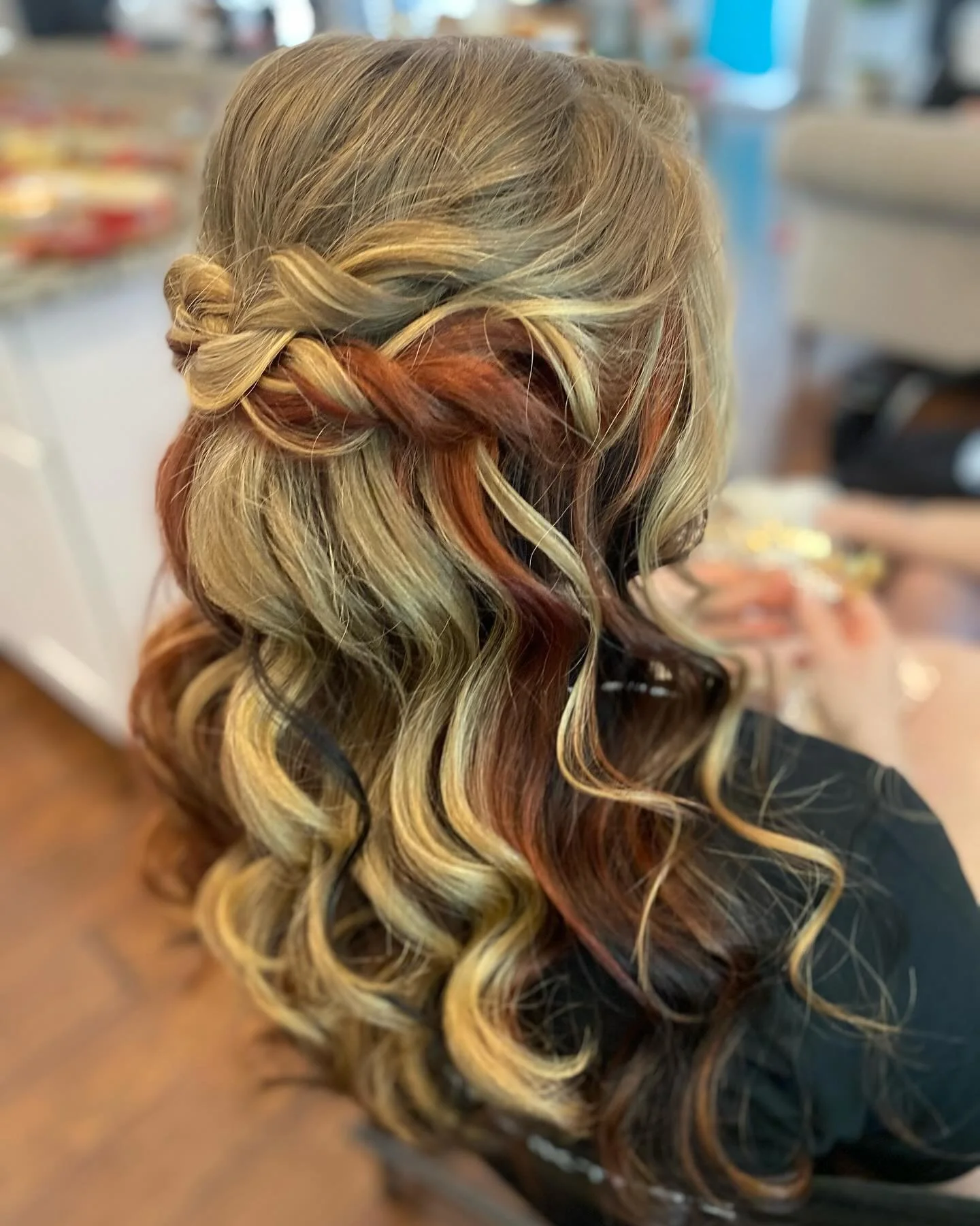 Thrilled to share this breathtaking look created for one of our lovely bridesmaids! 😍 

She opted for a mesmerizing half-up braid, flawlessly intertwined with cascading curls. 🌸💕 

The result? Pure elegance and charm! ✨ Feeling inspired for your b