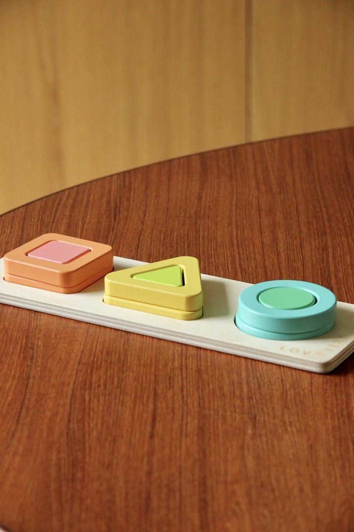 Geo Shapes Puzzle - Lovevery1.jpeg