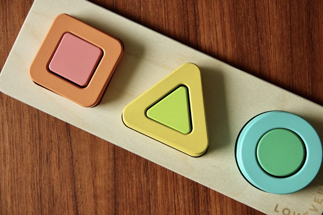 Geo Shapes Puzzle - Lovevery 2.jpeg