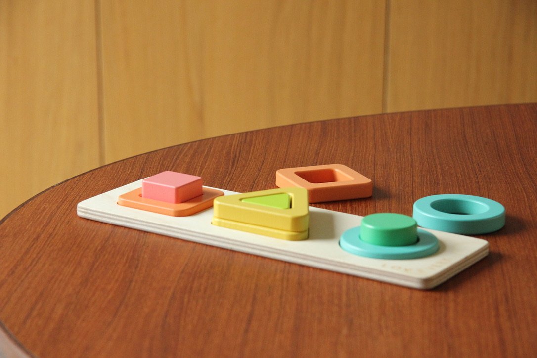 Geo Shapes Puzzle - Lovevery.jpeg