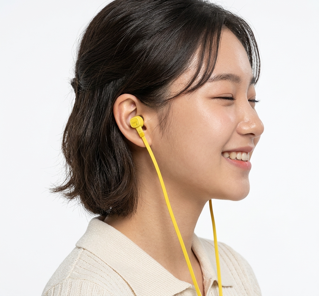 Earphones - Girl-2.png