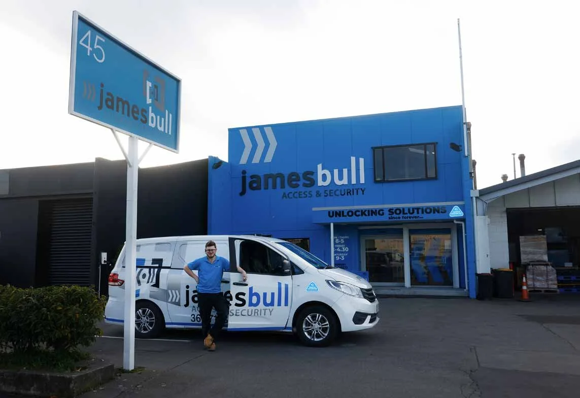 Img_jb_buildPlusVan_opt.jpg