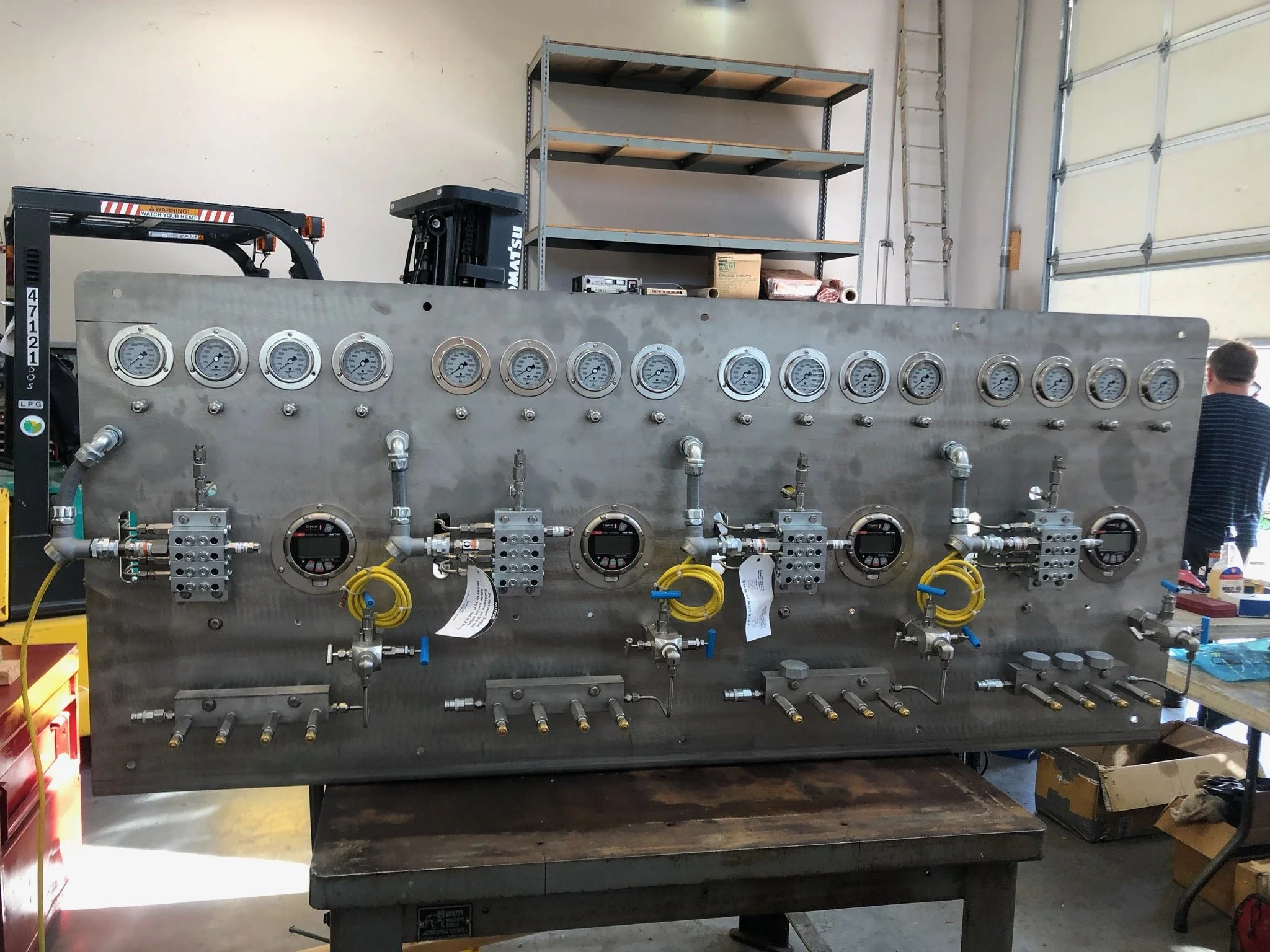 Divider valve manifold validated with test bench
