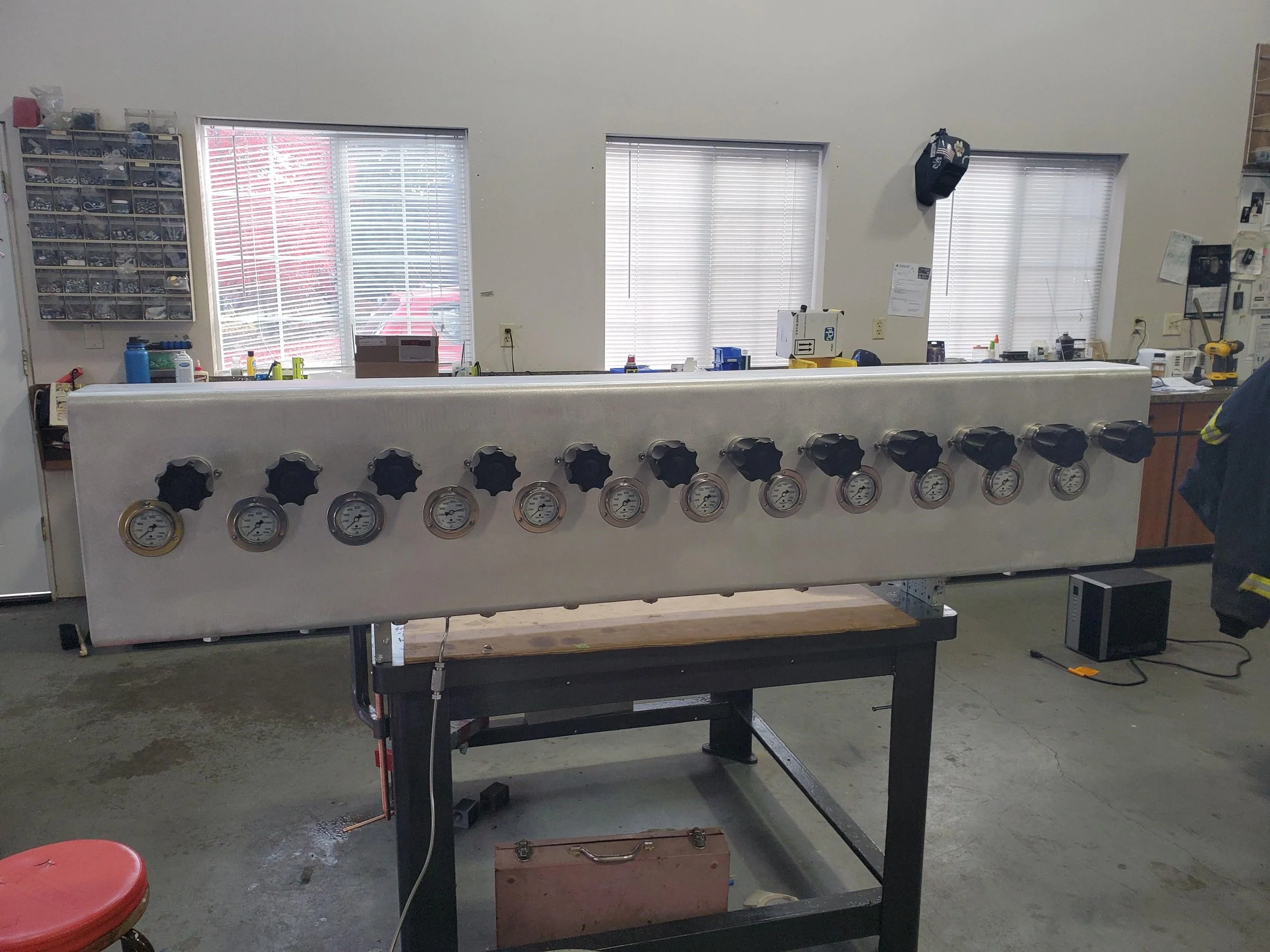Regulator manifold validated with test bench