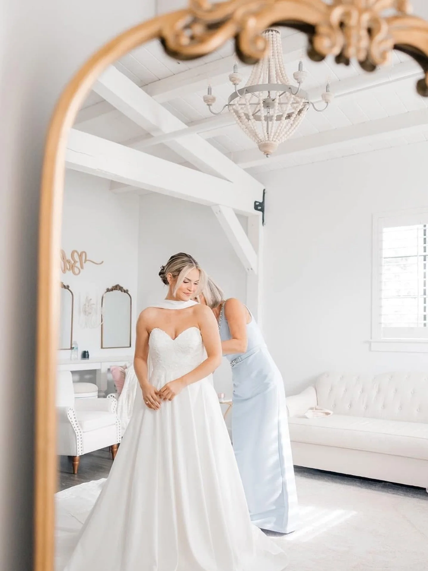The Bridal Suite at Celebration Grove is a light-filled, elegant space designed for calm, connection, and getting ready with those who matter most.
A peaceful start to a sacred celebration.

📍 @celebration_grove 
✨ Your story starts here
📸 @ardense