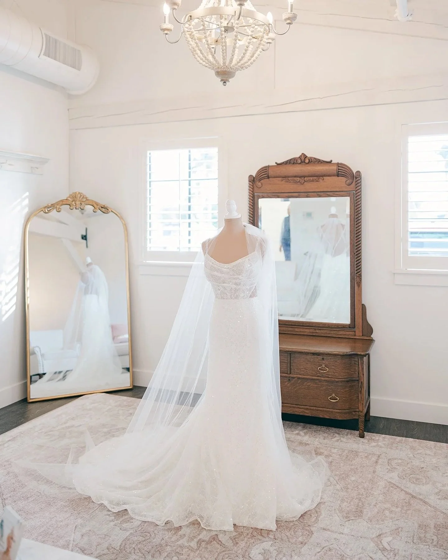 The Bridal Suite isn&rsquo;t just where you get ready&hellip;
it&rsquo;s where you slow down, take it all in, and feel the sacredness of what&rsquo;s coming. 🤍

Welcome to the sweetest part of the wedding morning.
📍 Celebration Grove
 
Photo: @arde