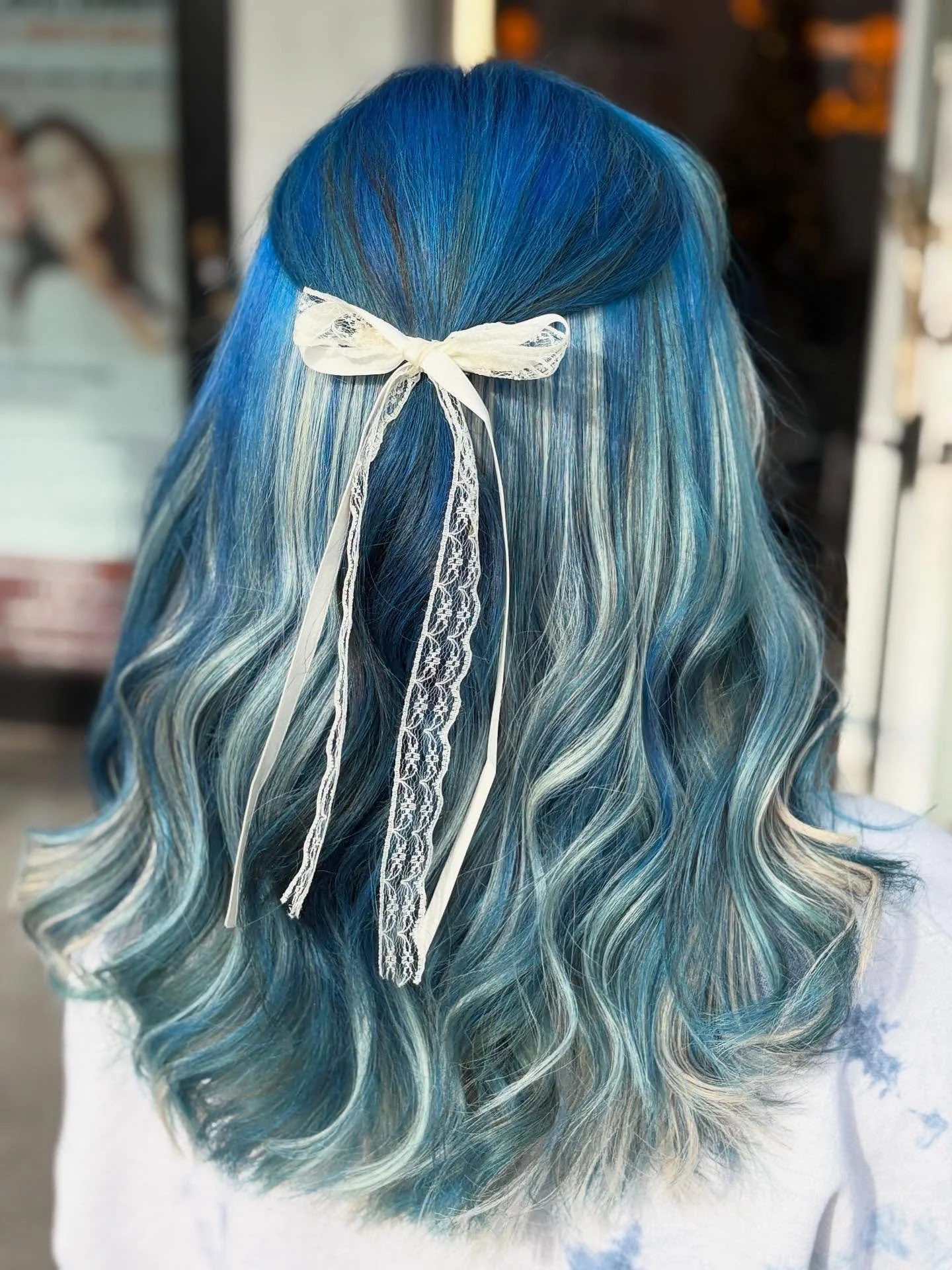 Beautiful color with perfect extension blending. Start the new year right with stunning hair! 🩵💇&zwj;♀️✨ 

#beautifulhair #bluehair #extensions #hairstyle #losangeles #westhollywoodhair
