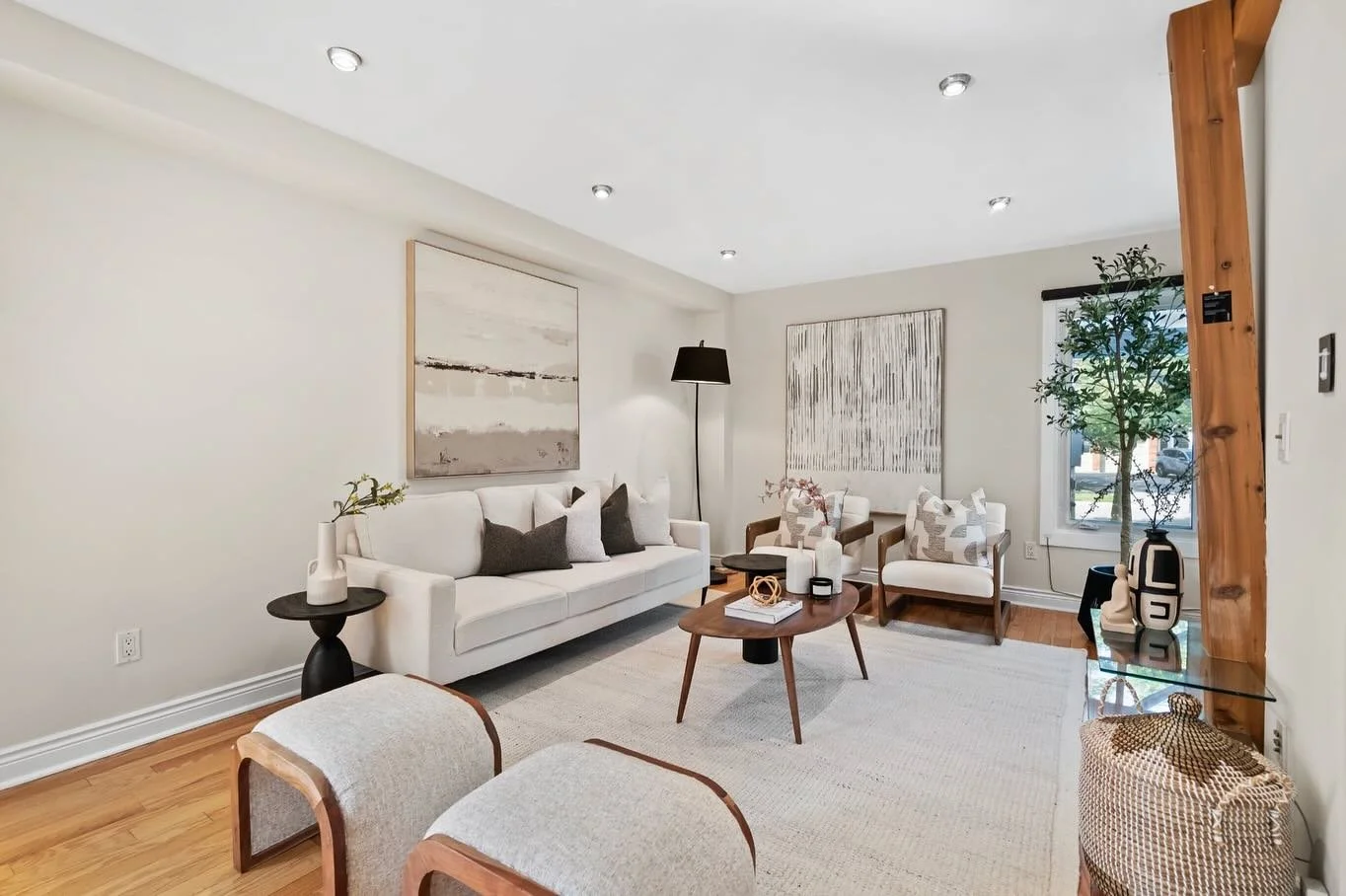 🚨 New Listing Alert! 🚨
Welcome to 2064 Glenada Crescent, where elegance meets everyday living.

🛋 Bright, renovated kitchen for family dinners
🛏 Spacious bedrooms &amp; a serene primary retreat
🏡 Basement suite with kitchen &amp; separate entran