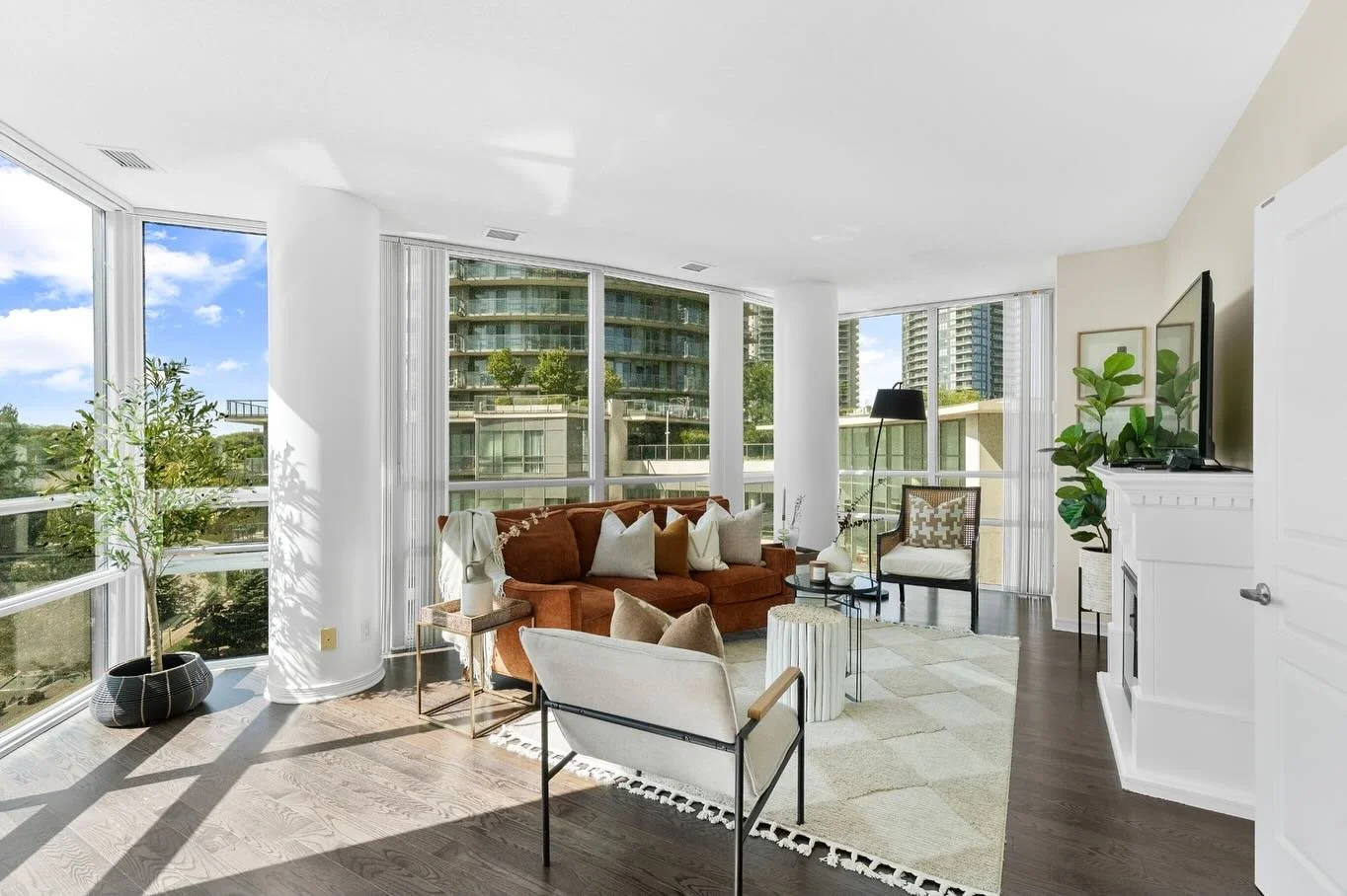 ✨ New to the Market ✨
Welcome to Suite 319-2240 Lake Shore Boulevard West, Toronto &ndash; where lakefront living meets exceptional value in Mimico! 🌊

🛋 1 Bedroom + Den | 867 sq ft (Cobble Model &ndash; as spacious as many 2-bed condos!)
🚪 Enclos