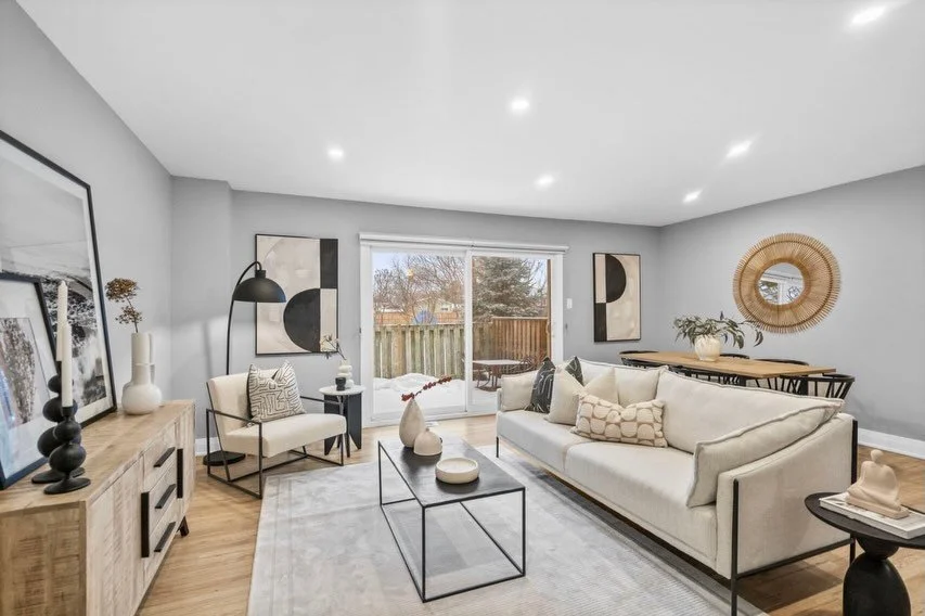 Welcome to 641 Woodward Ave in Milton 🏡✨

This beautifully renovated 3-bedroom condo townhouse offers the perfect blend of comfort, style, and convenience for growing families, first-time buyers, or downsizers looking for a turnkey home.

Renovated 