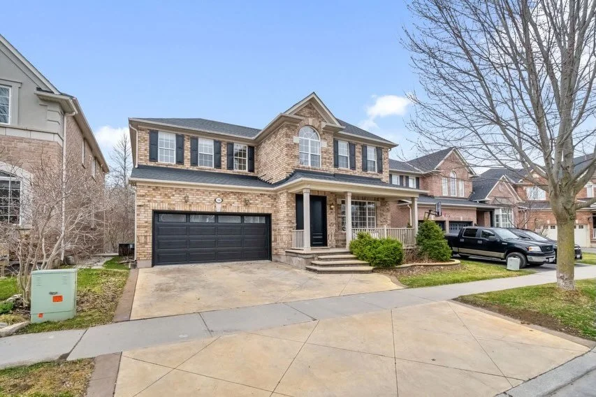 Have you been searching for a luxury home backing onto a ravine with a walk-out basement? This one checks all the boxes 👀🏡

📍 106 Arborglen Drive, Georgetown

Nearly 6,000 sq ft of total living space, this upgraded 4+1 bedroom home offers the spac