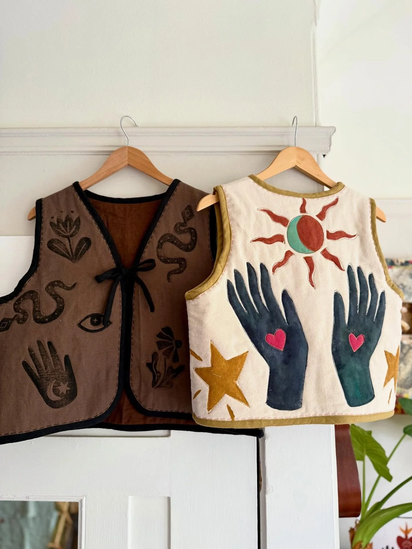 🫶 WEARABLE HUGS | FABRIC PRAYERS | SOFT ARMOR 🫶

These three vests will be available in my holiday shop update on 12/12 @ 9am PT (Gathered Threads members get early access to all shop updates)

A preview will be up by Thursday 😘

#threadandsprout 