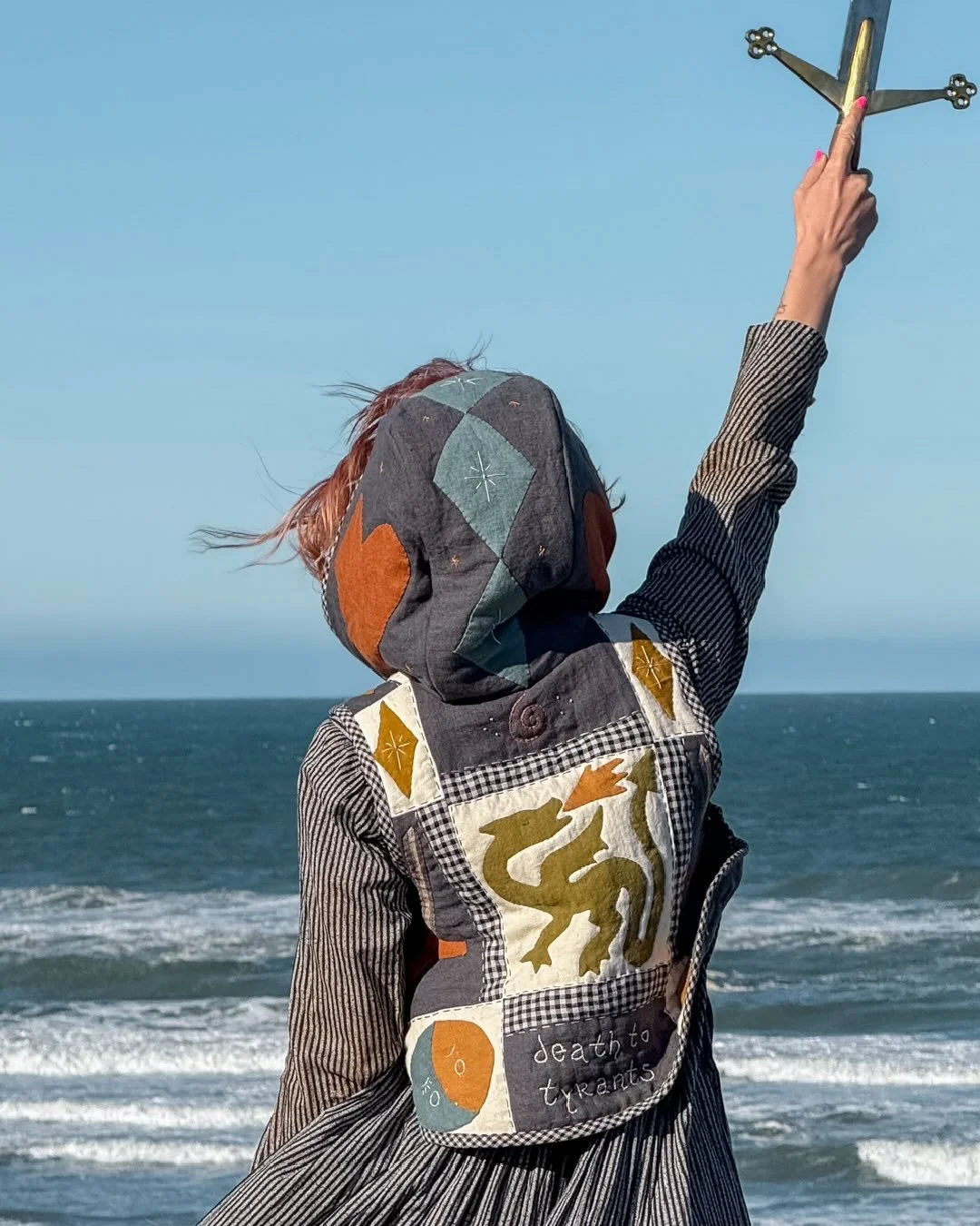 ⚔️ SOFT ARMOR ⚔️

The Soft Armor pattern is here!!!!

What it is: a digital sewing pattern inspired by chainmail hoods, helmets, and heraldry-adorned tabards worn by knights of ye olde times, but made of soft, squishy, warm quilted fabric.

Size Rang