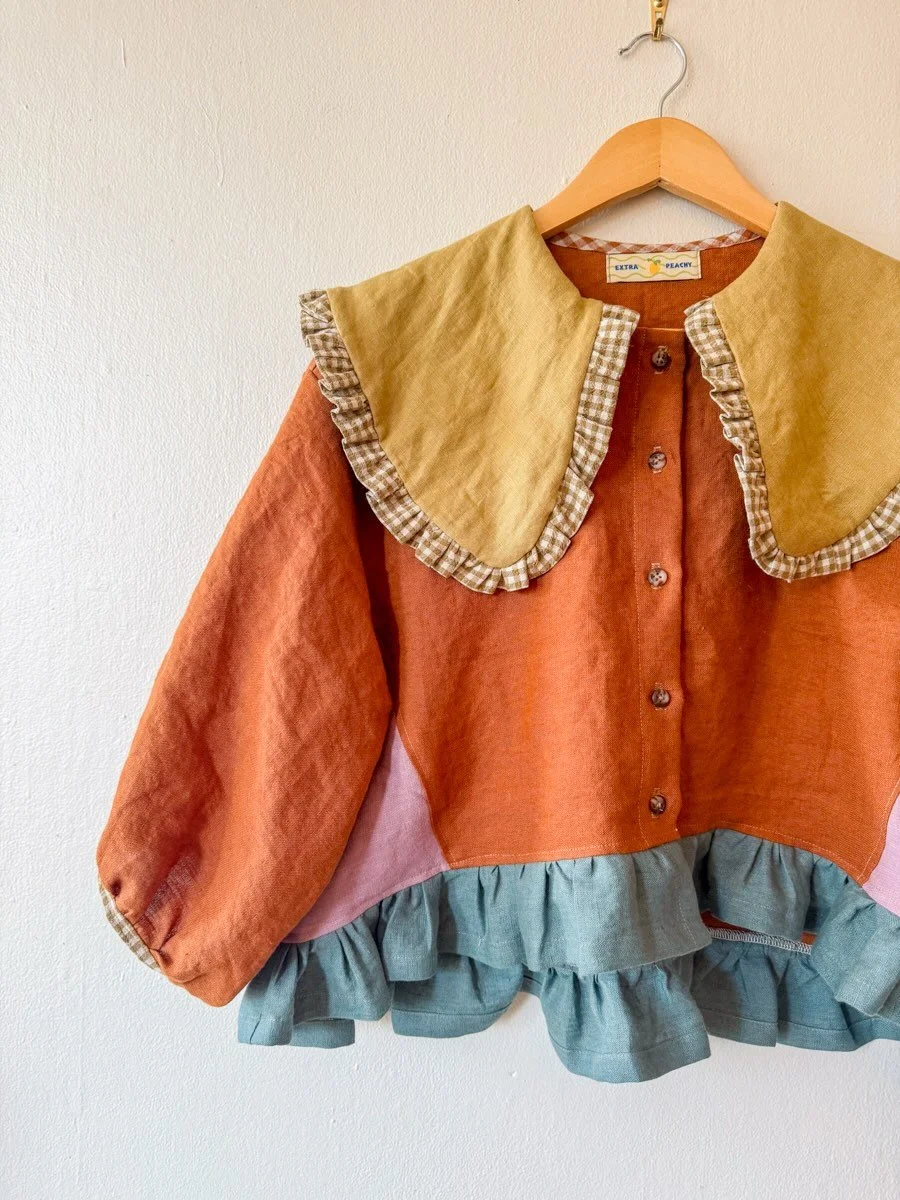Happy #playdateblouse launch day @matchymatchysewingclub 🤹&zwj;♀️🍎🌈

I tested this pattern for Matchy Matchy using up some leftover linen in my stash. It&rsquo;s a very fun pattern and makes me feel like the court jester (in a good way) 💖 I made 