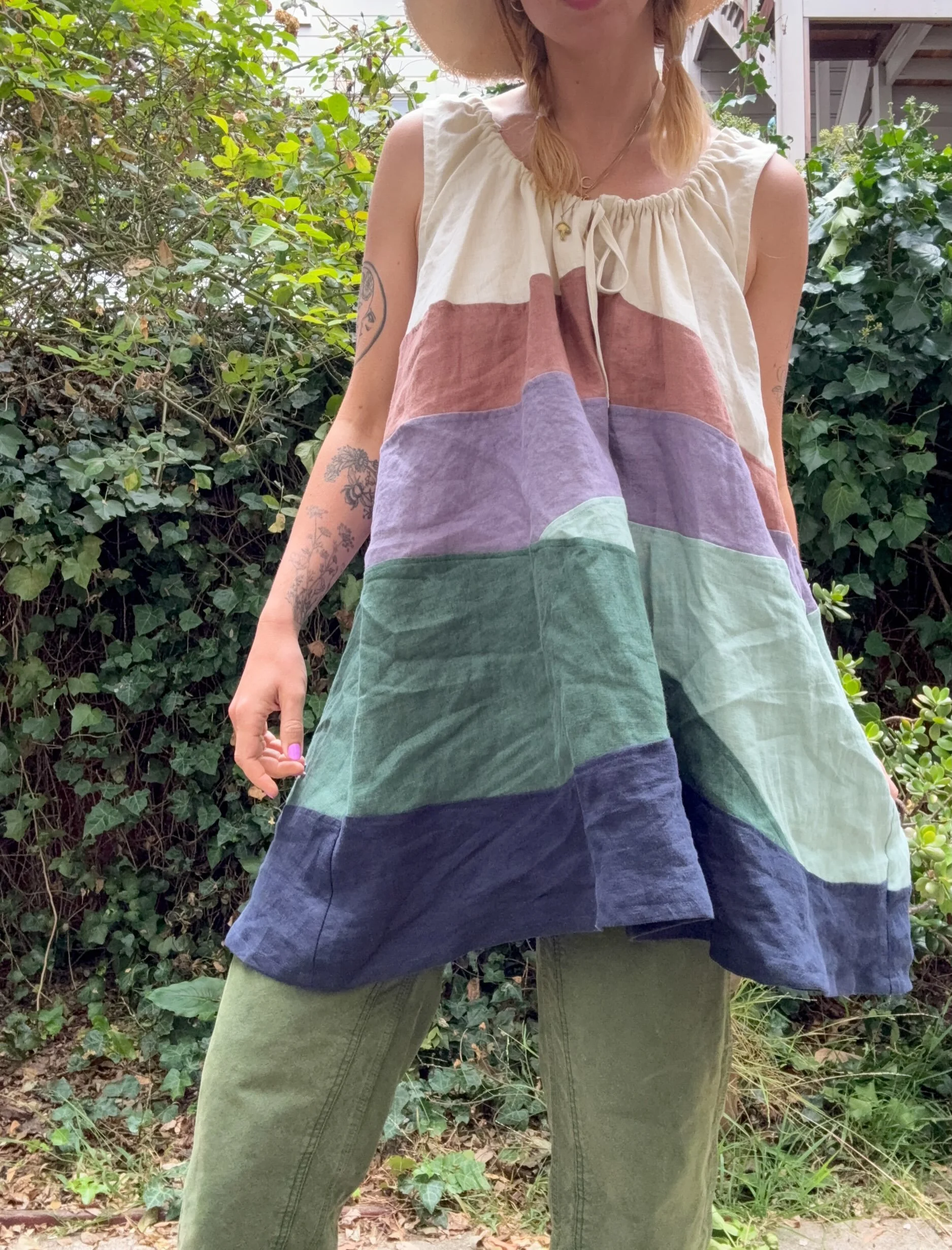 Part of the practice / part of the process 🌀

Sources of inspiration and works in progress featuring: a @cayden.naughton shoreline shift made with my nature dress techniques, lots of work with tiny scraps, going to the beach to commune with the muse