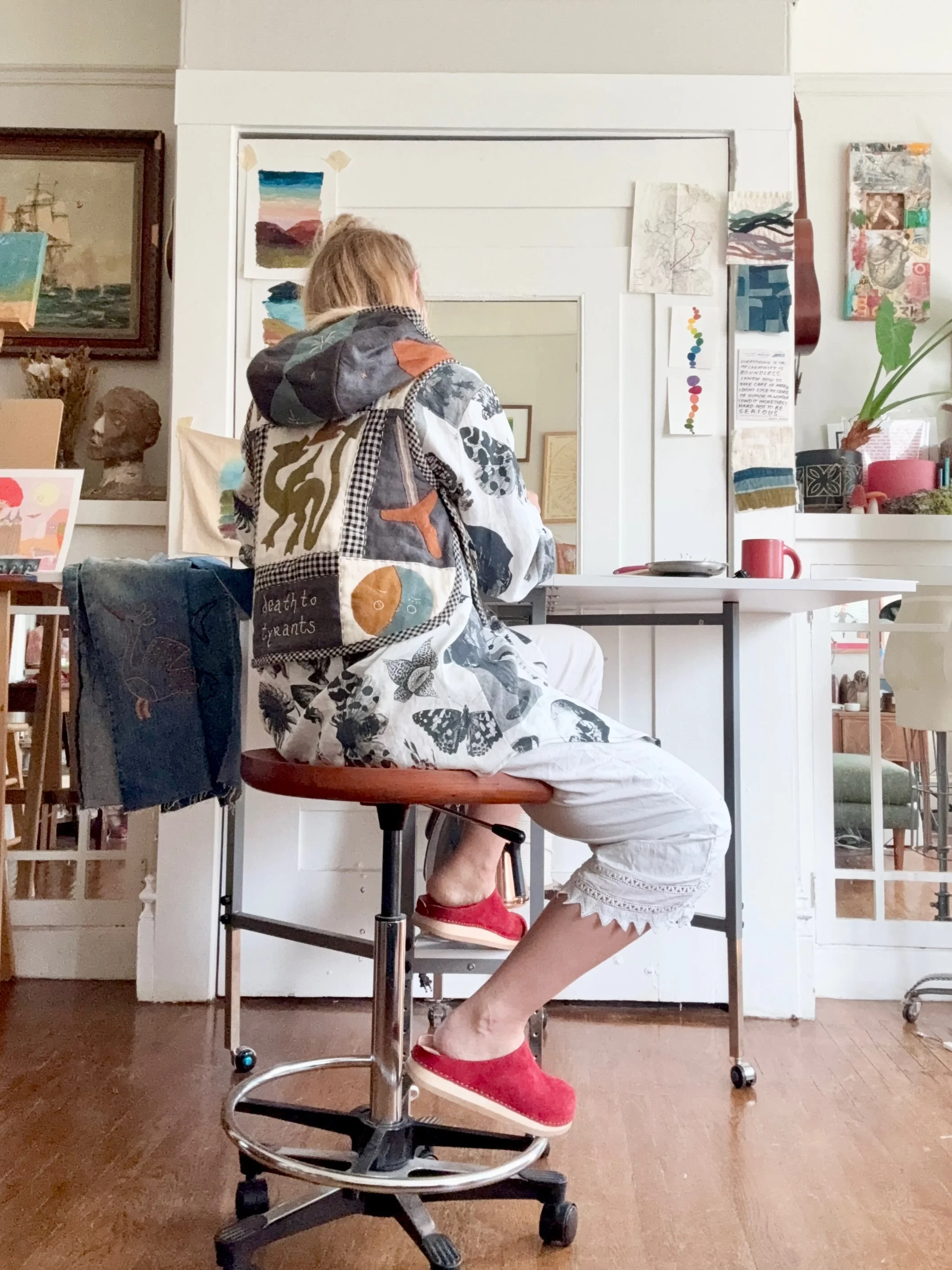 💖 GIVEAWAY&nbsp;💖

Enter for a chance to win an Owl Wooden Rolling Stool from @OwlStools!&nbsp;

Besides my sewing machine, my Owl Stool is probably the most treasured and frequently used part of my studio set up. This stool has moved with me throu