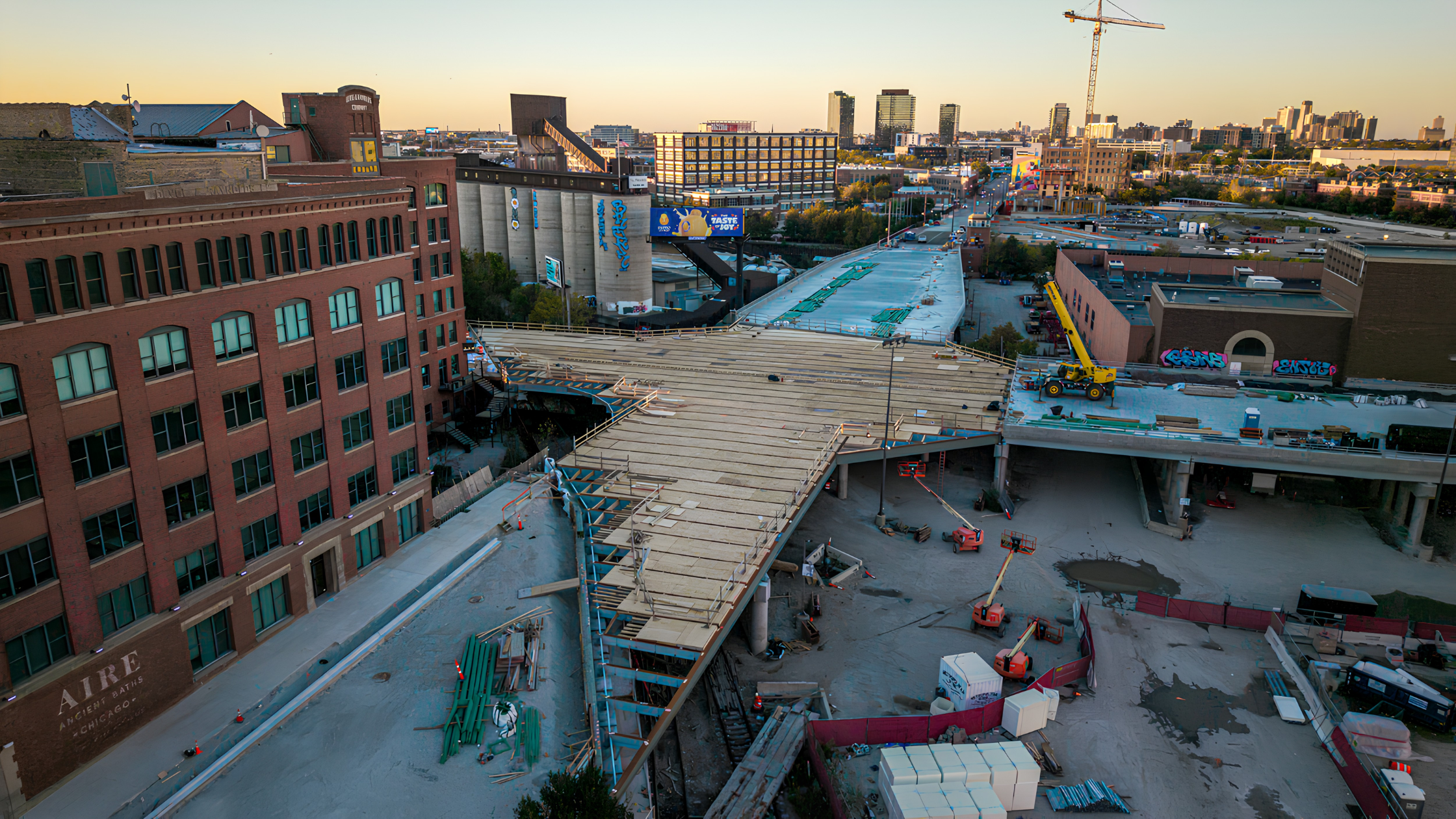 The Chicago Avenue-Halsted Street intersection, looking north. Photo by Chicago YIMBY