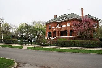 Ravenswood_Manor_Historic_District_1.JPG