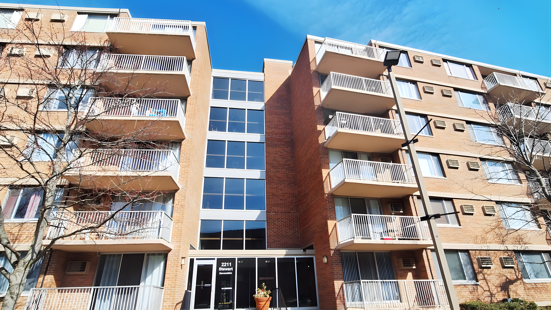 3-Bedroom Condo in Lombard Offers Space, Light, and Everyday Convenience: 2211 S Stewart Ave Unit 4A, Lombard, IL 60148