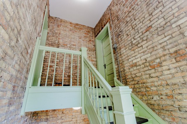 P_1780534173700_006_stairs.jpeg