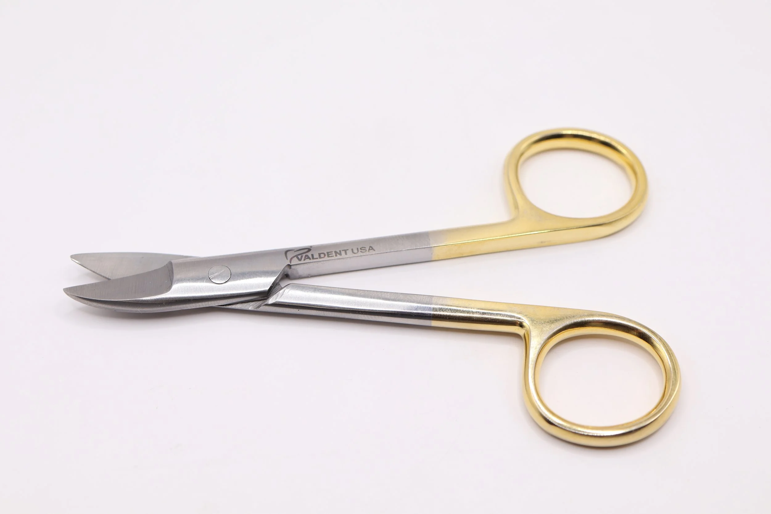 Curved Crown & Gold Scissors with smooth Blades