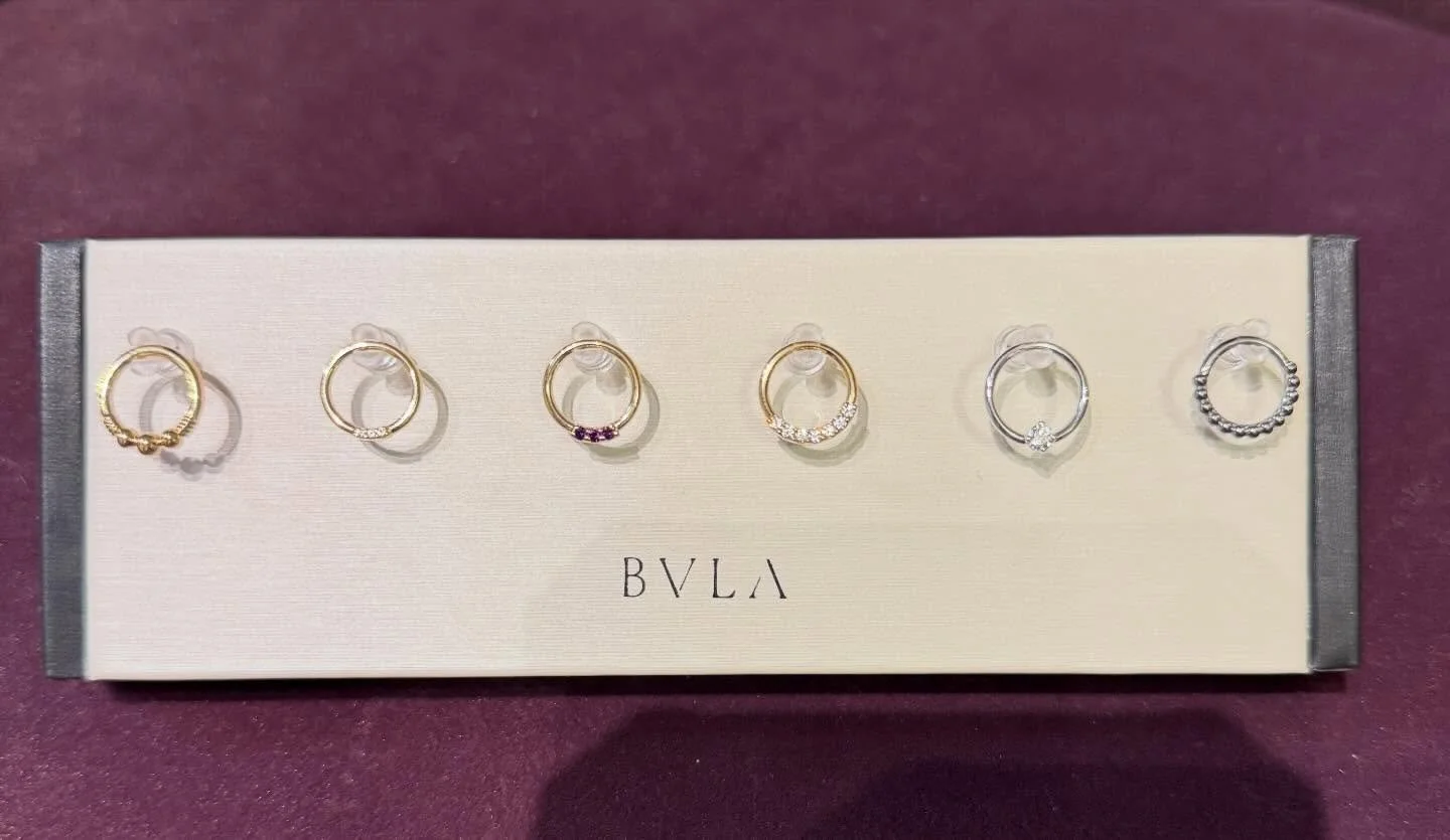 I have the most beautiful gold rings do you to come pick up! Wanting a new piercing or just an upgrade from your old stuff? I got you🫶🏻. #auburnca #auburn #grassvalley #loomis #colfax