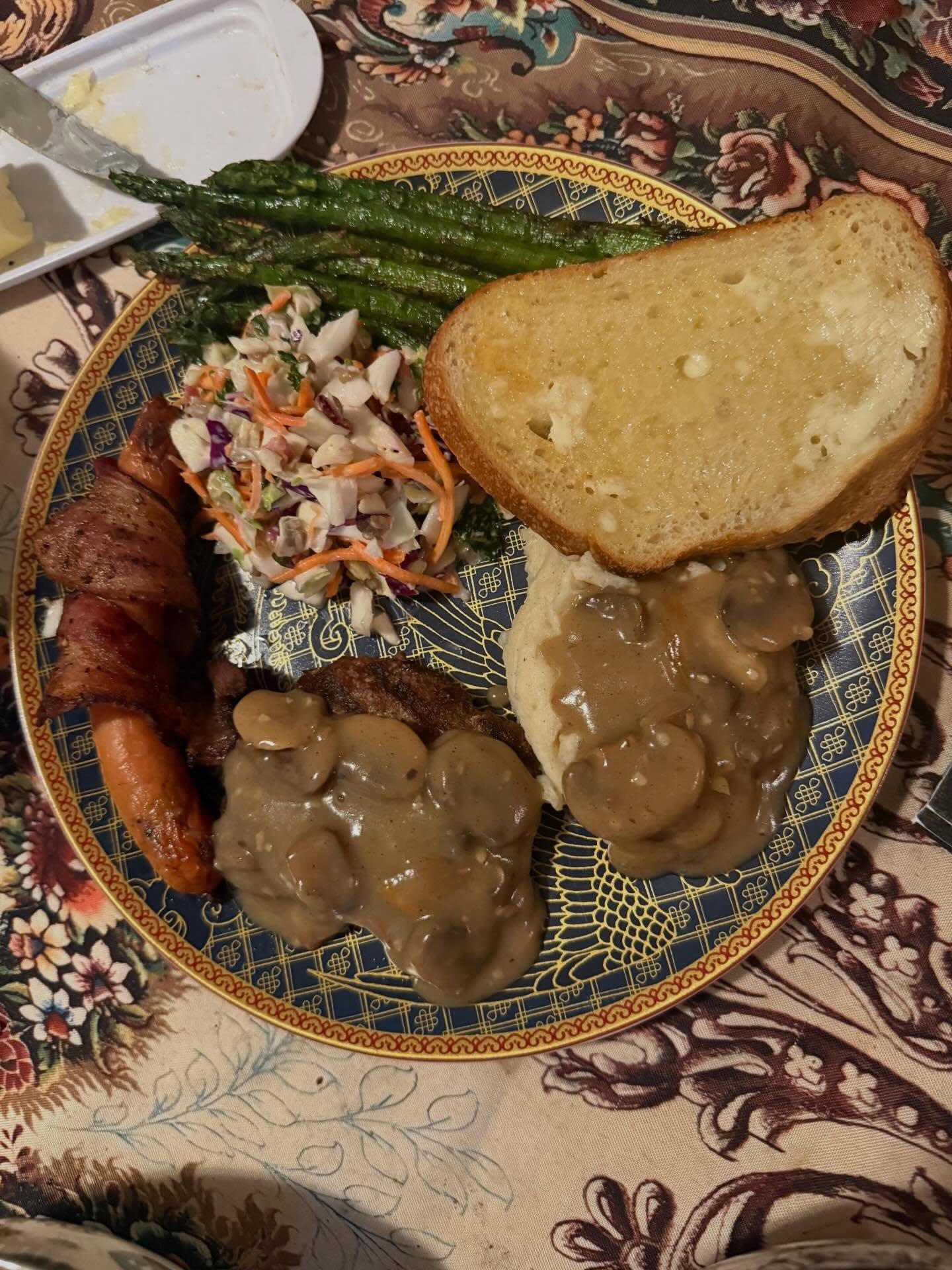 Happy Easter lovely friends, ate well tonight ❤️ Enjoyed with the best company.