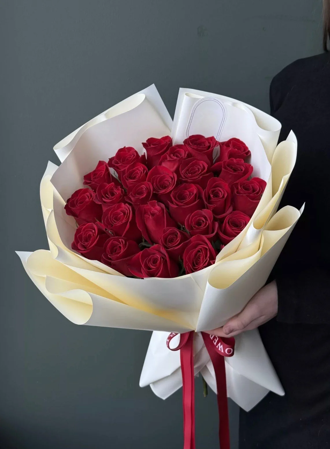 2 dozen of red roses